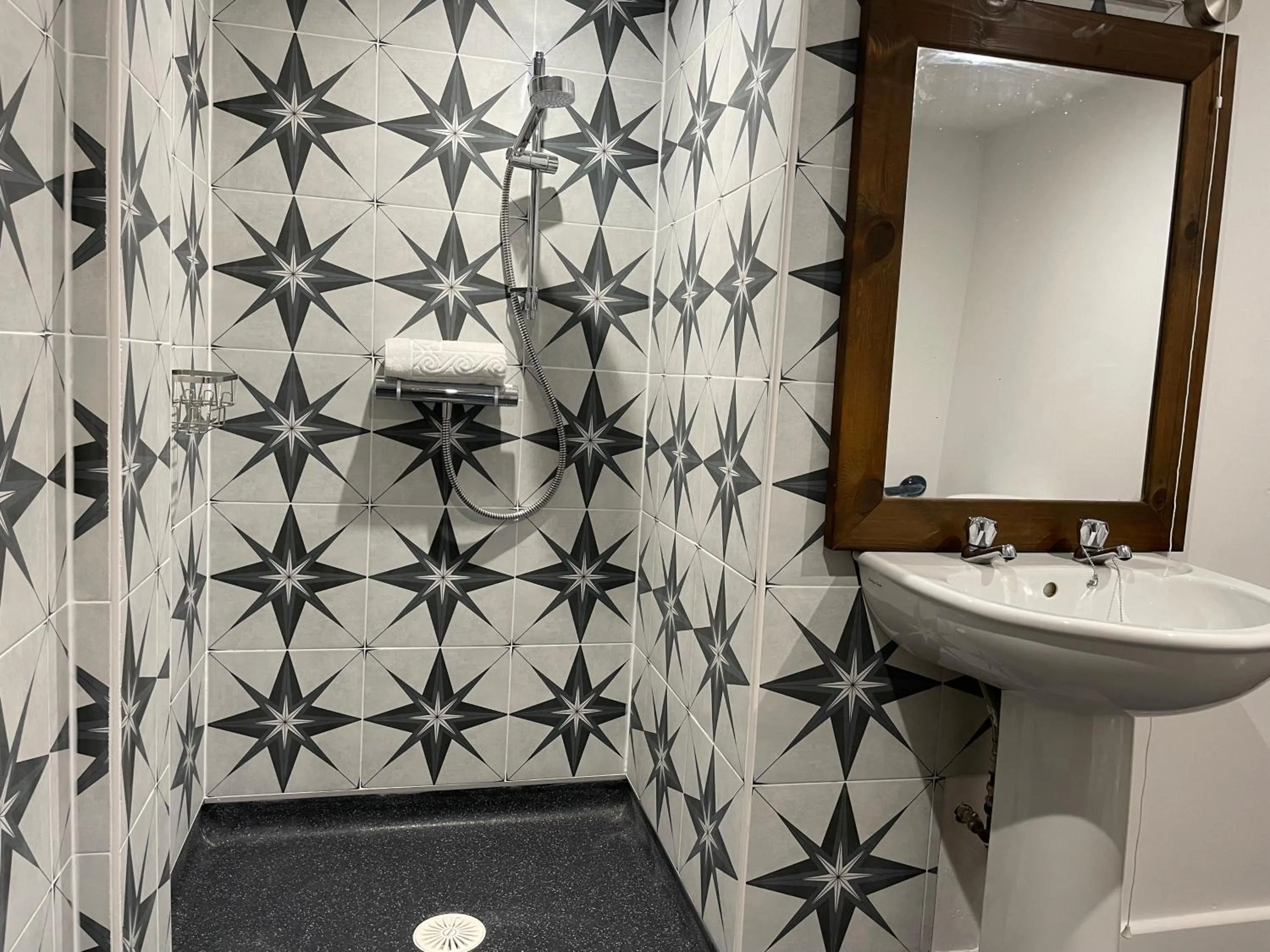 Shower in The Cridford Inn