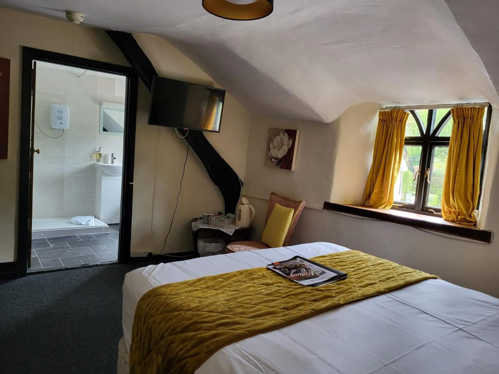 Bedroom, Bed in The Cridford Inn