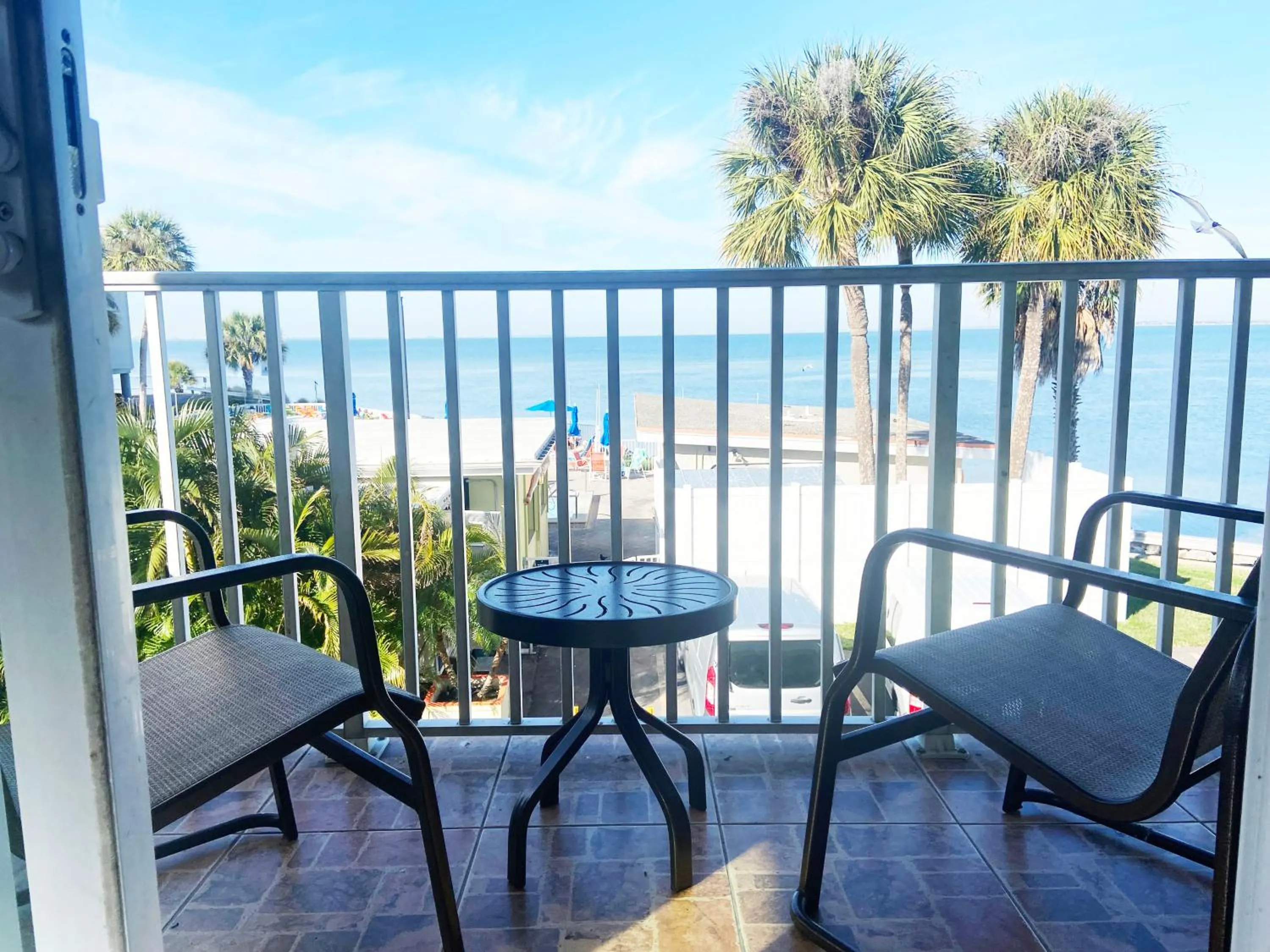 Amazing Waterfront Views Resort, Enjoy Heated Pool & Sunset!