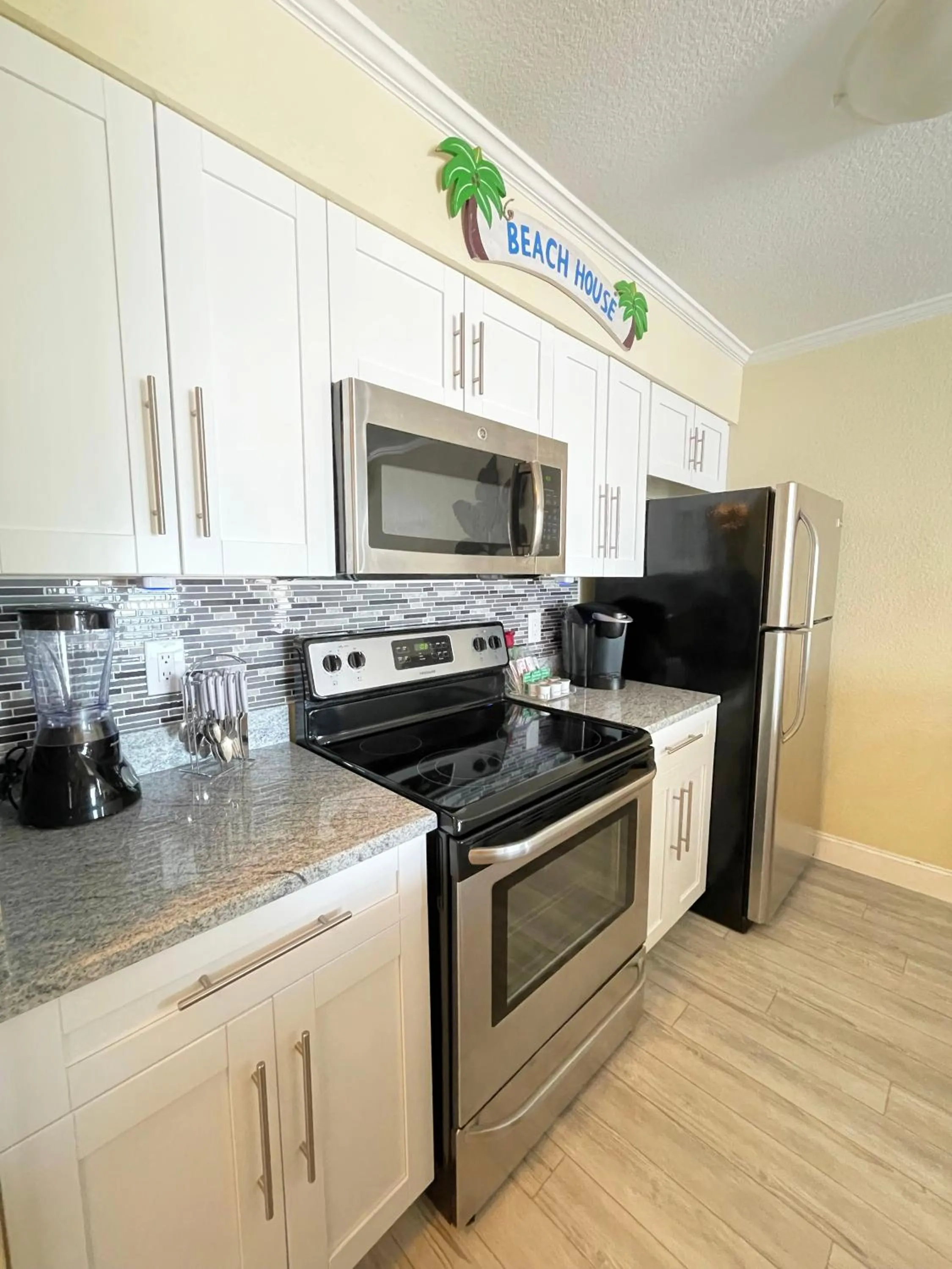 Amazing Waterfront Views Resort, Enjoy Heated Pool & Sunset!