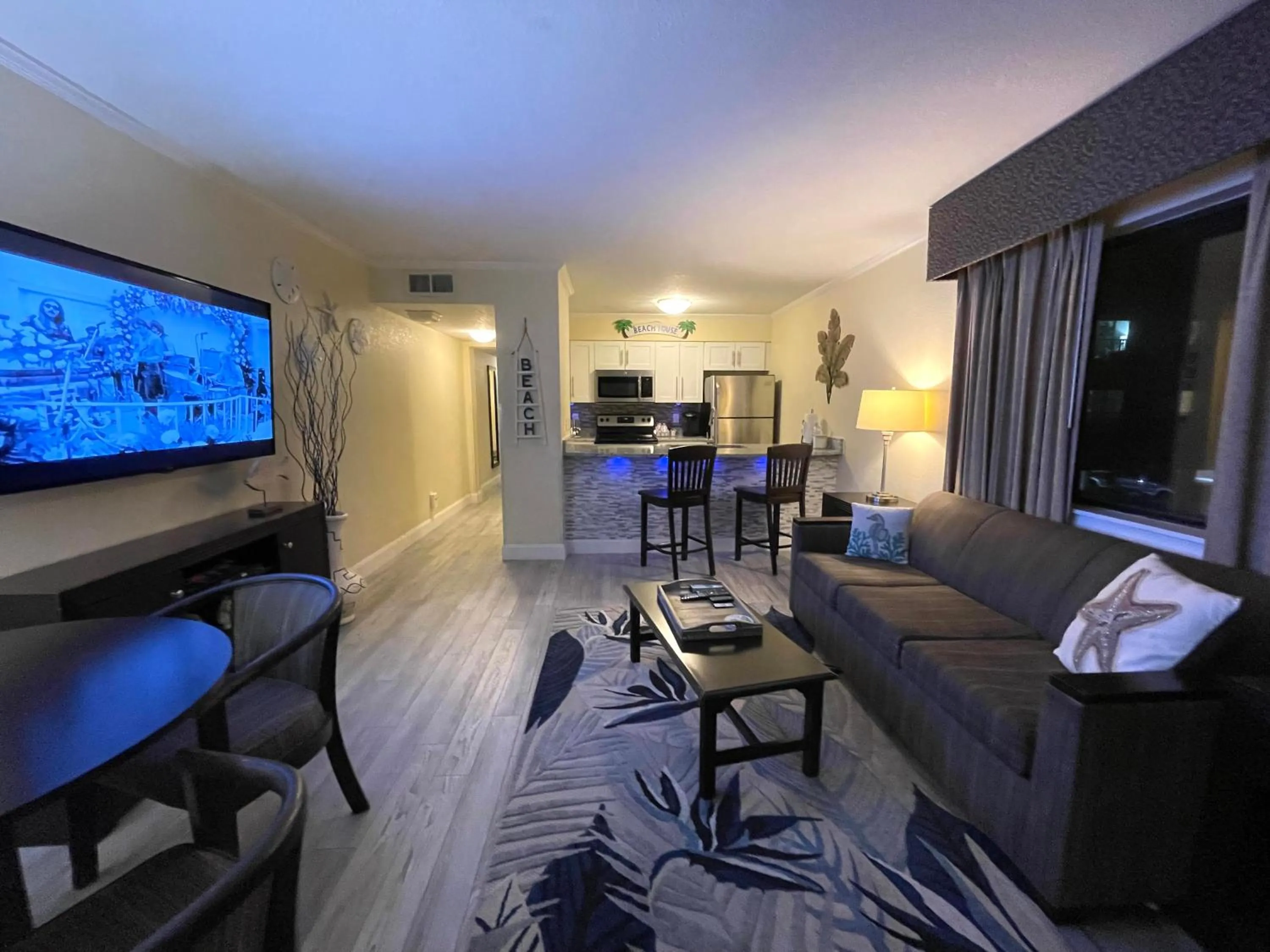 Amazing Waterfront Views Resort, Enjoy Heated Pool & Sunset!