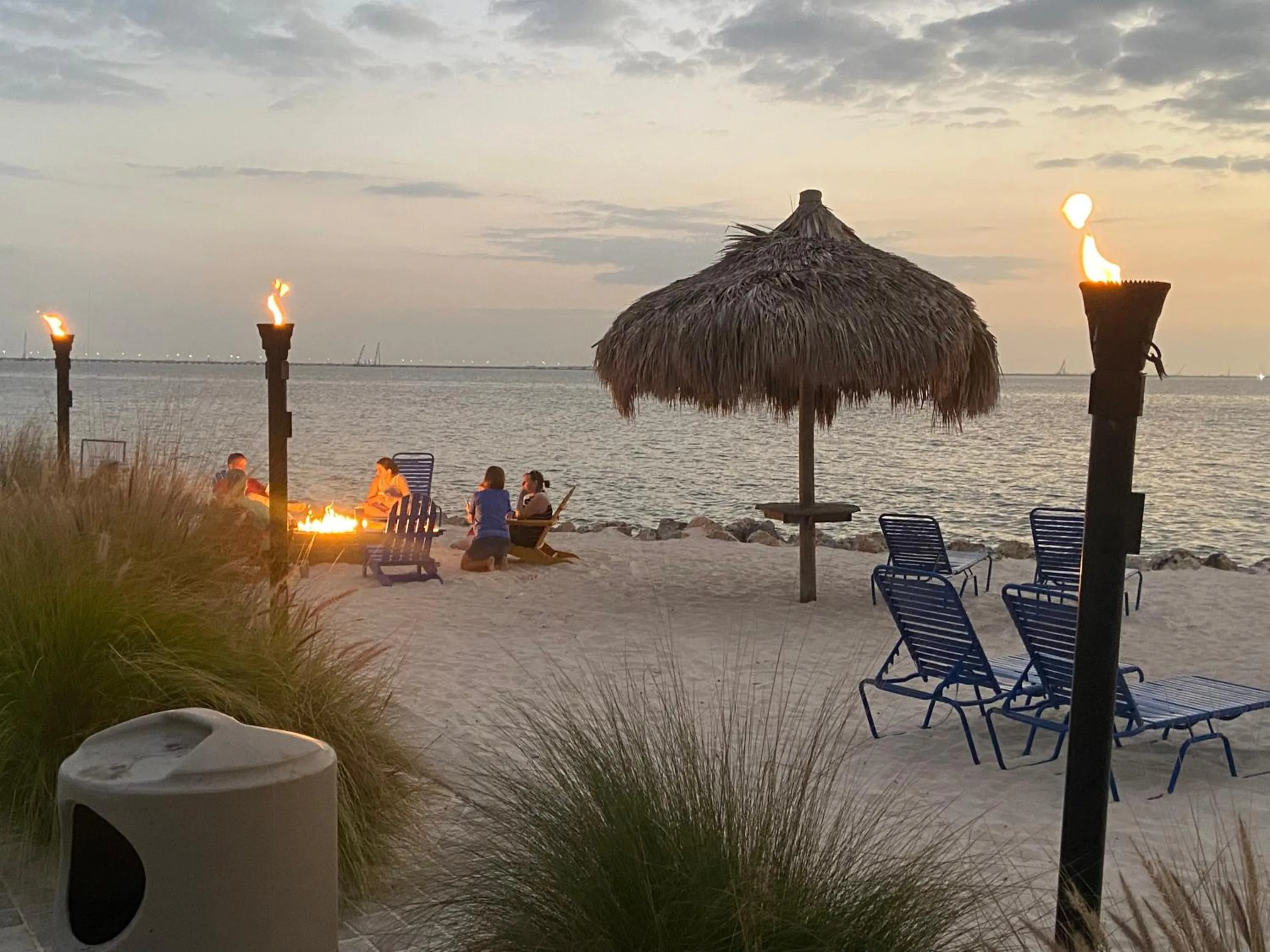 Amazing Waterfront Views Resort, Enjoy Heated Pool & Sunset!