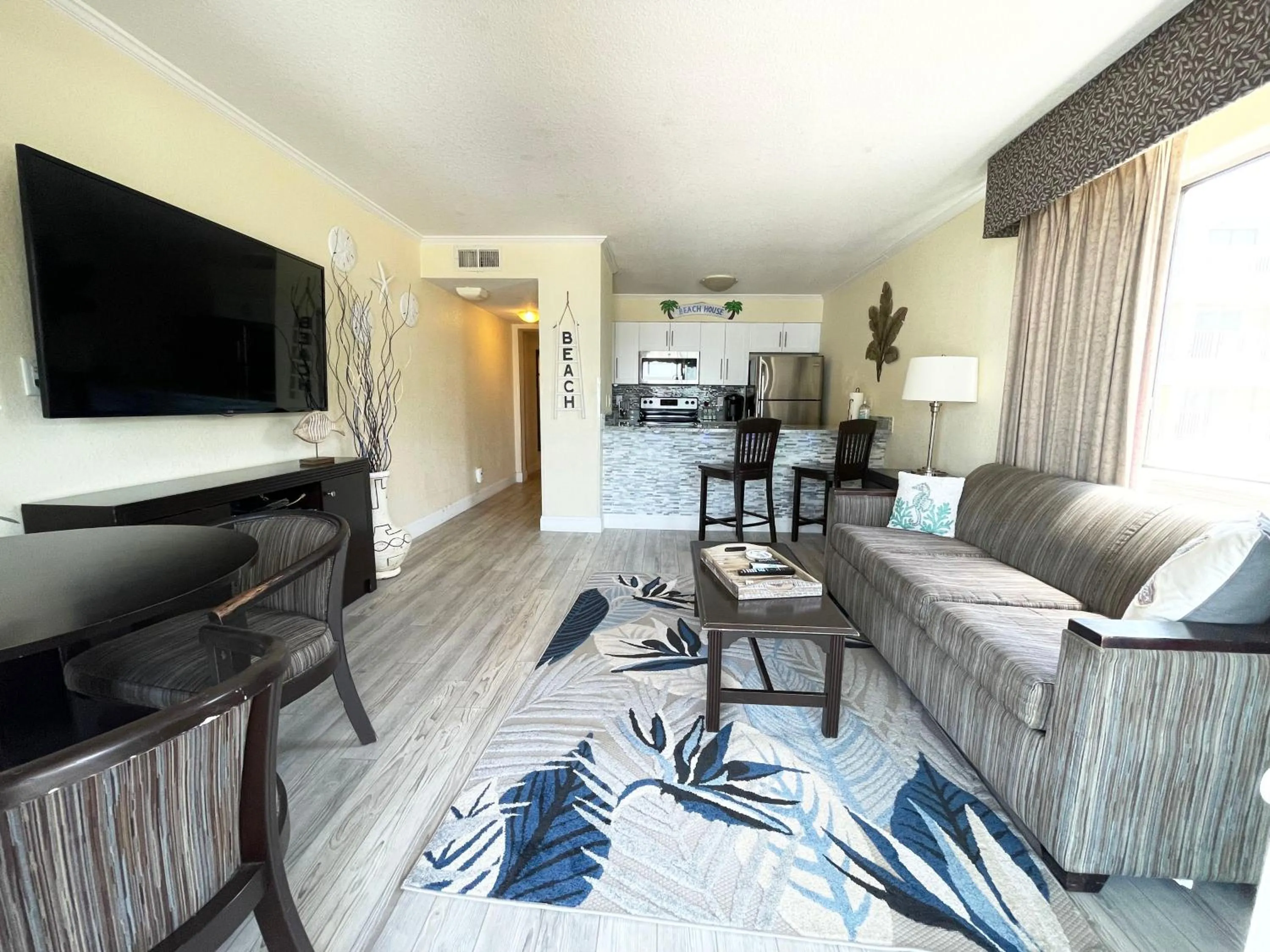 Amazing Waterfront Views Resort, Enjoy Heated Pool & Sunset!