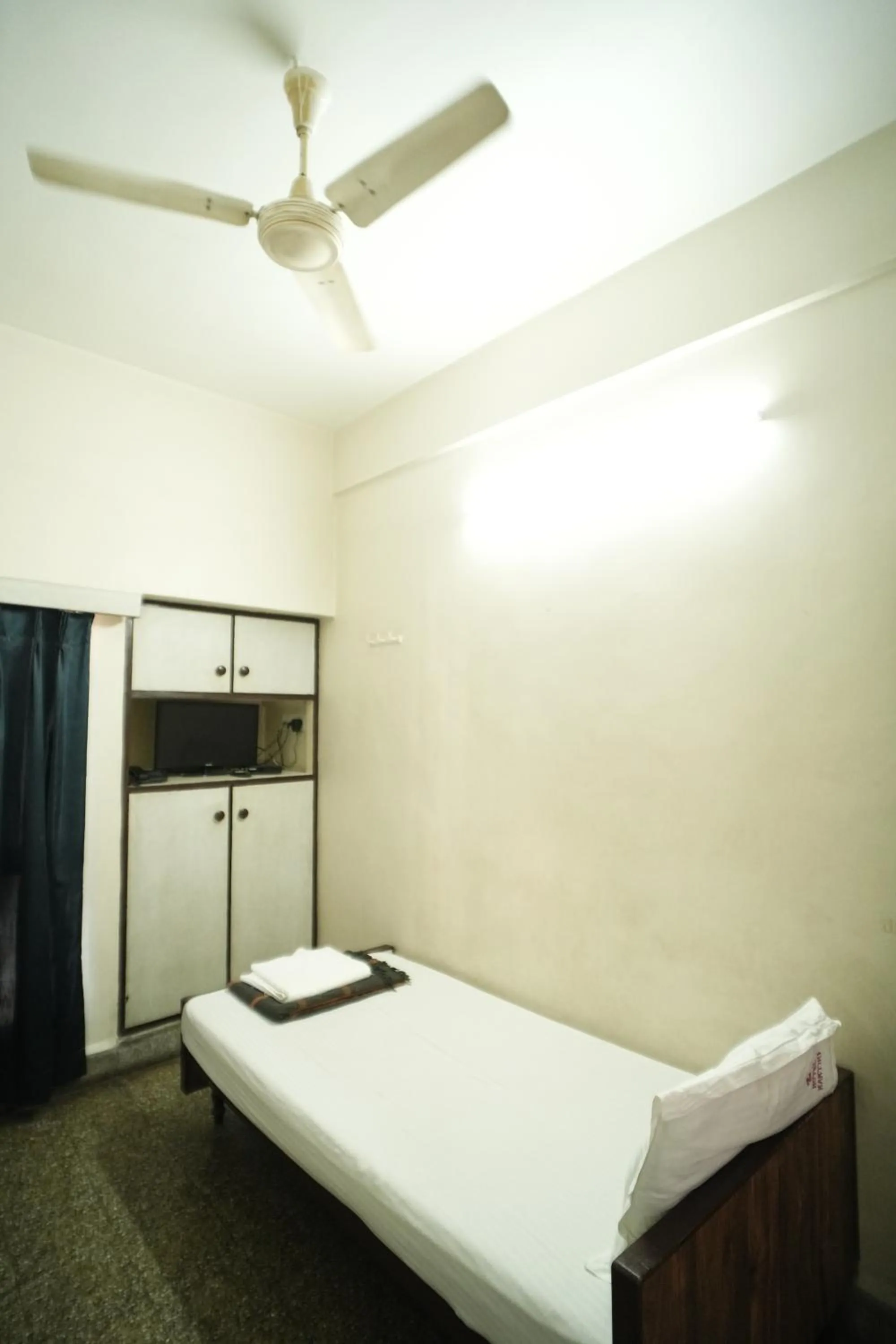 Bed in Hotel Kartiki