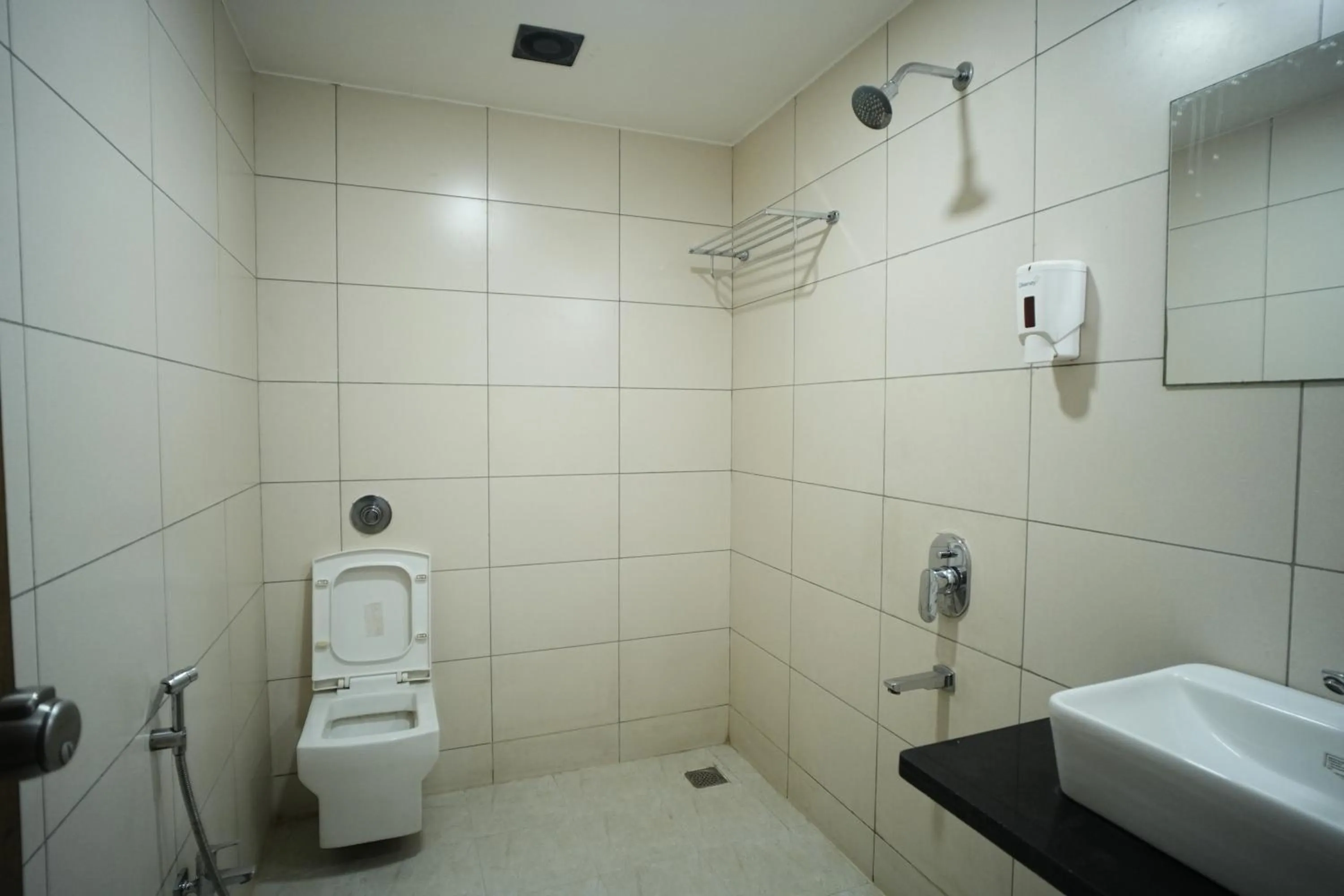 Shower in Hotel Kartiki