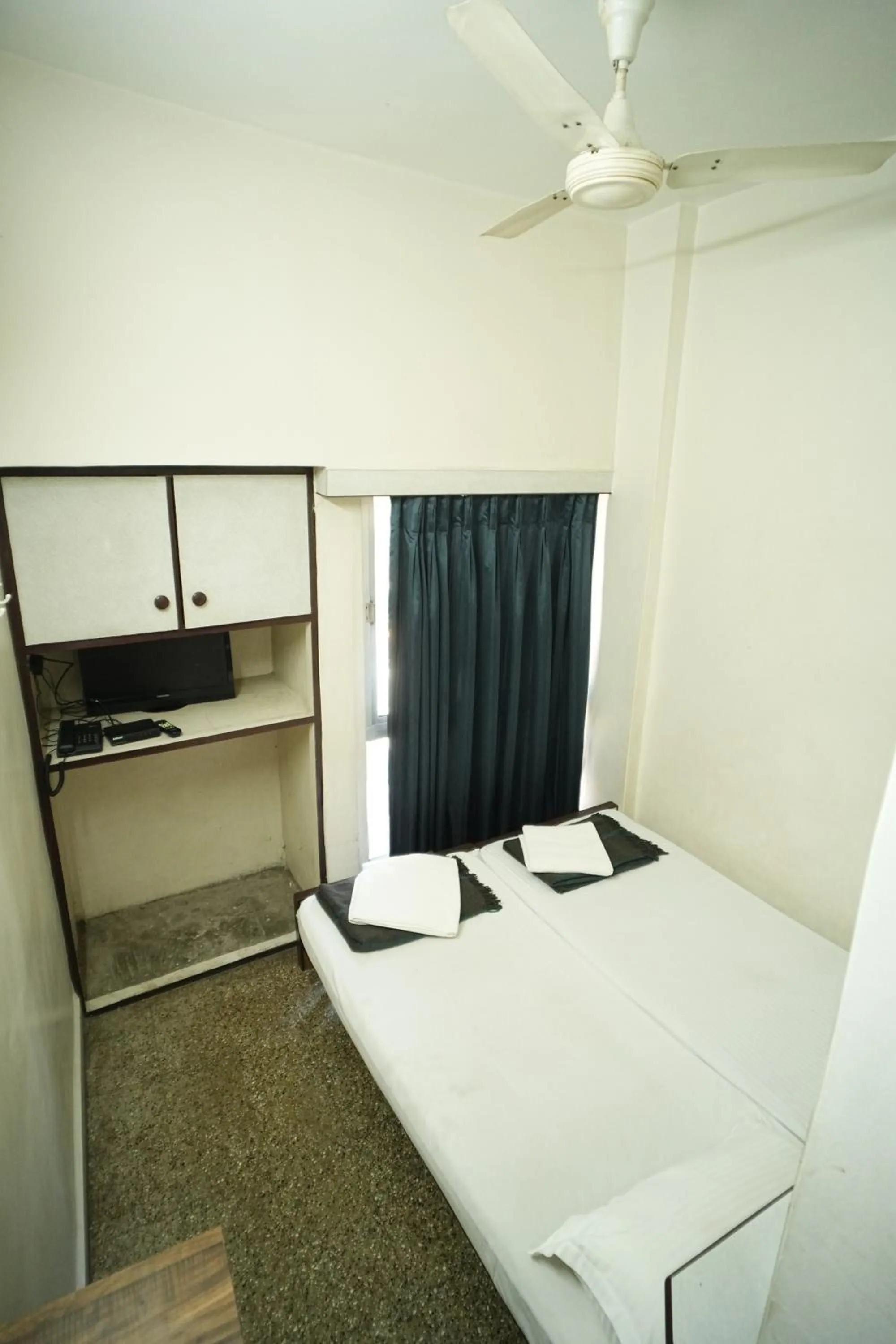 Bedroom, Bed in Hotel Kartiki