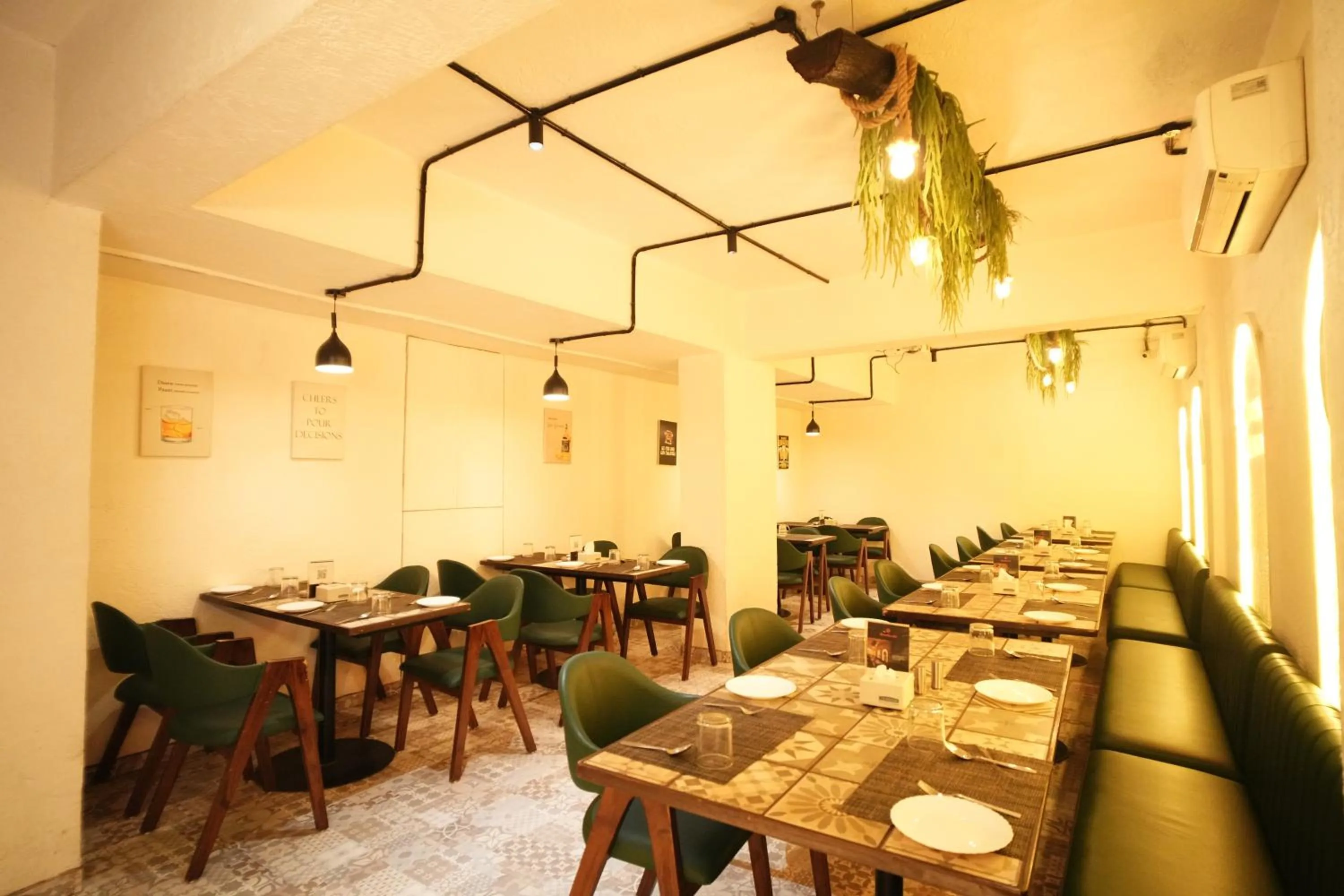 Restaurant/places to eat in Hotel Kartiki