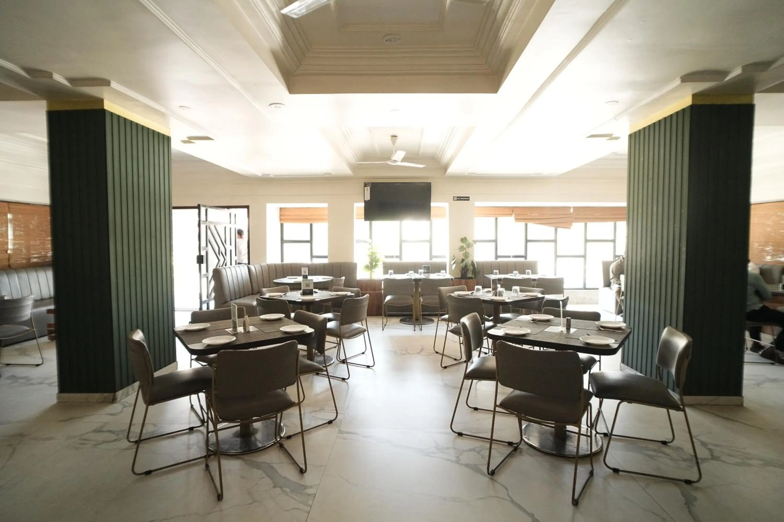 Restaurant/places to eat in Hotel Kartiki