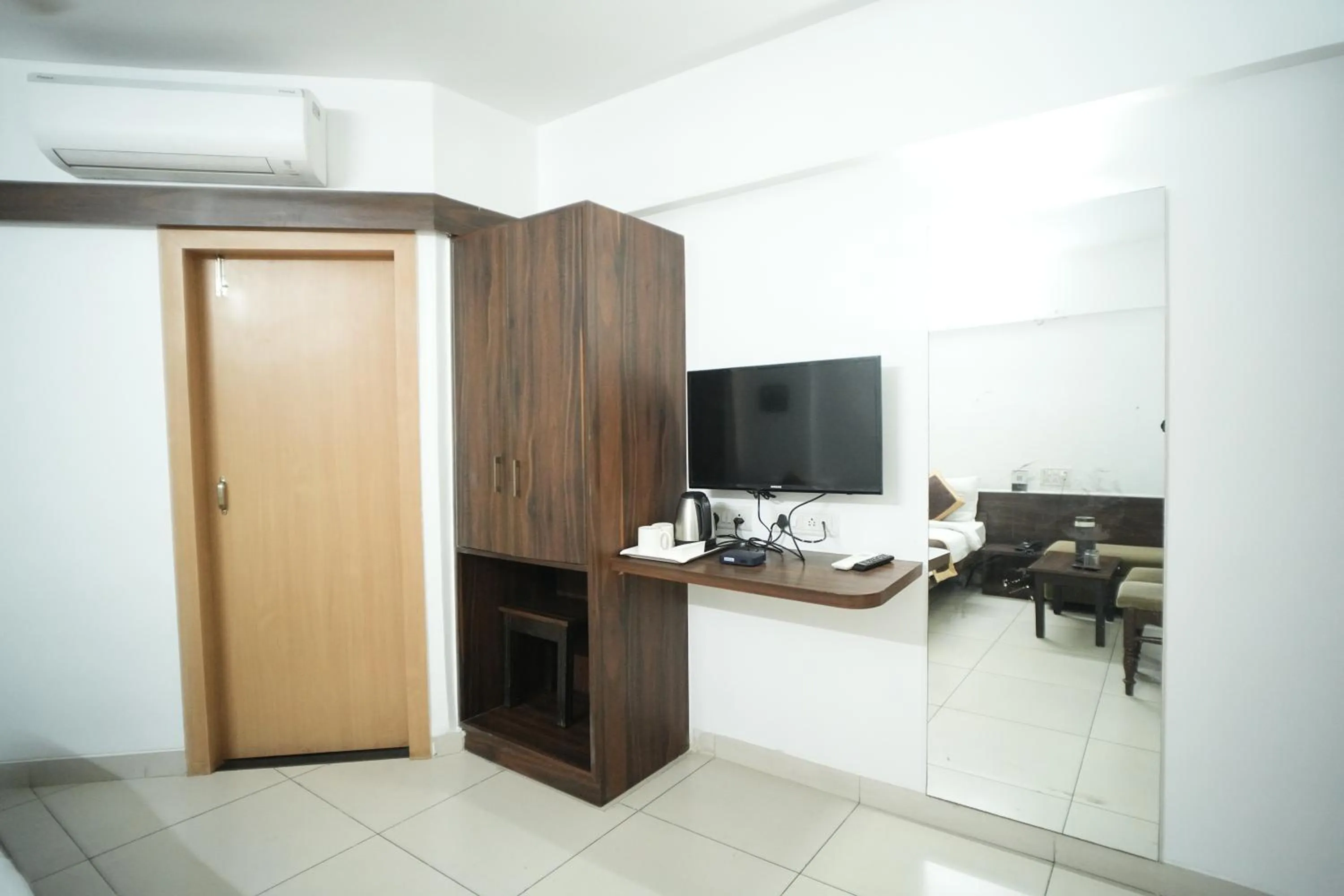 TV and multimedia in Hotel Kartiki