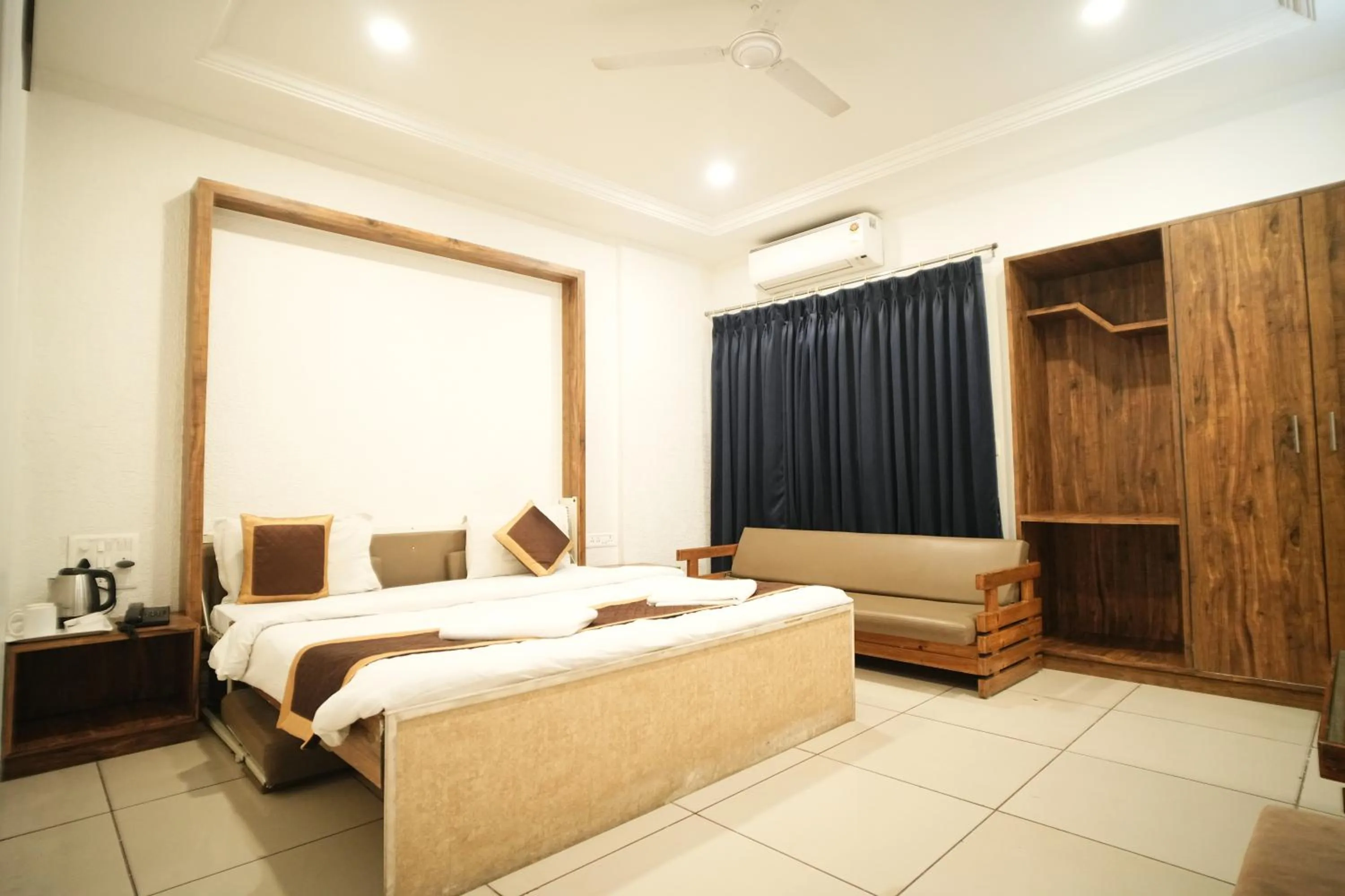 Bed in Hotel Kartiki