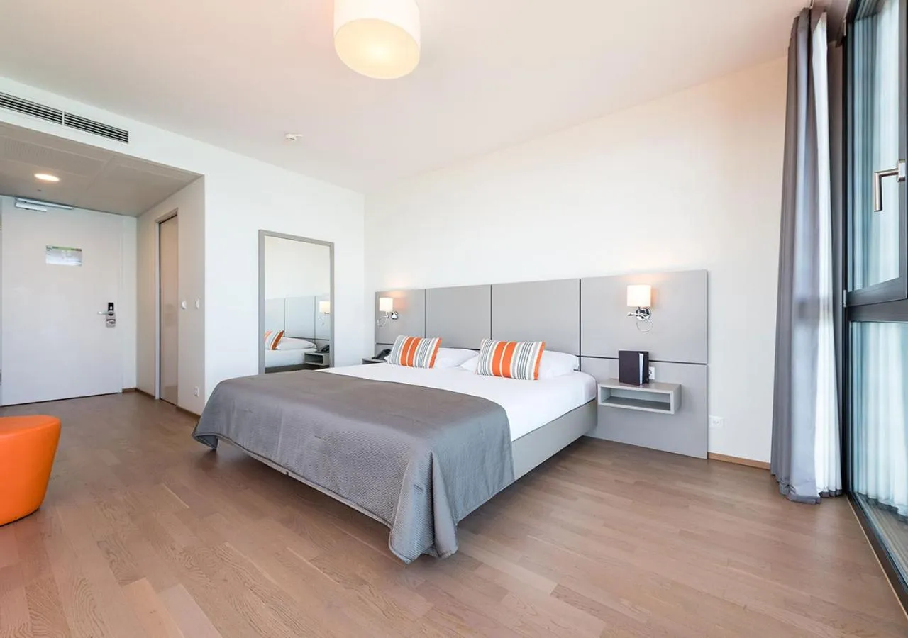 Bed in Lake Geneva Hotel