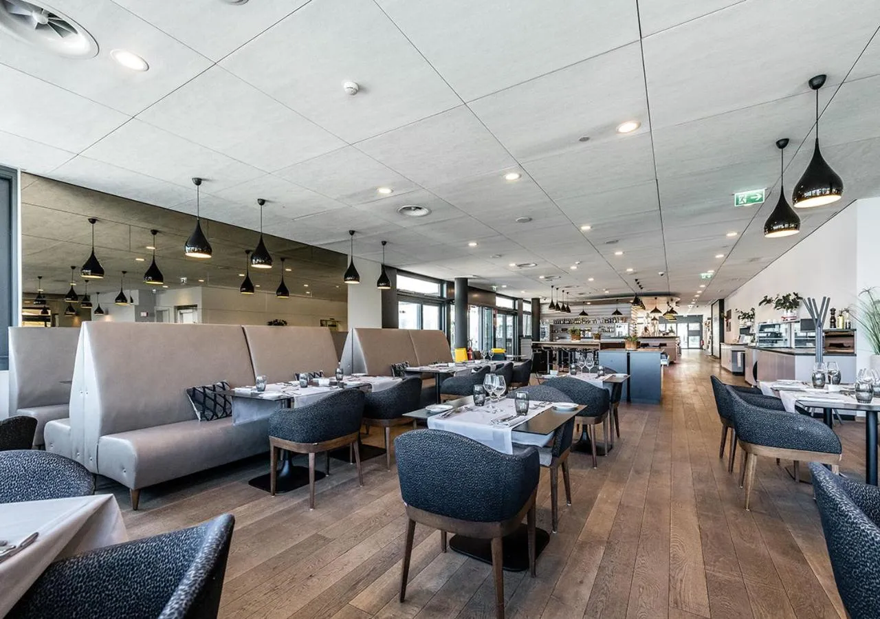 Restaurant/places to eat in Lake Geneva Hotel