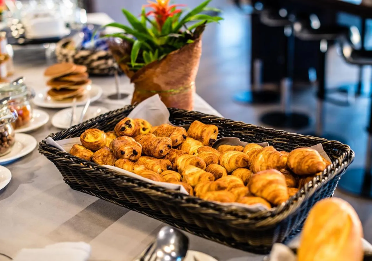 Food in Lake Geneva Hotel