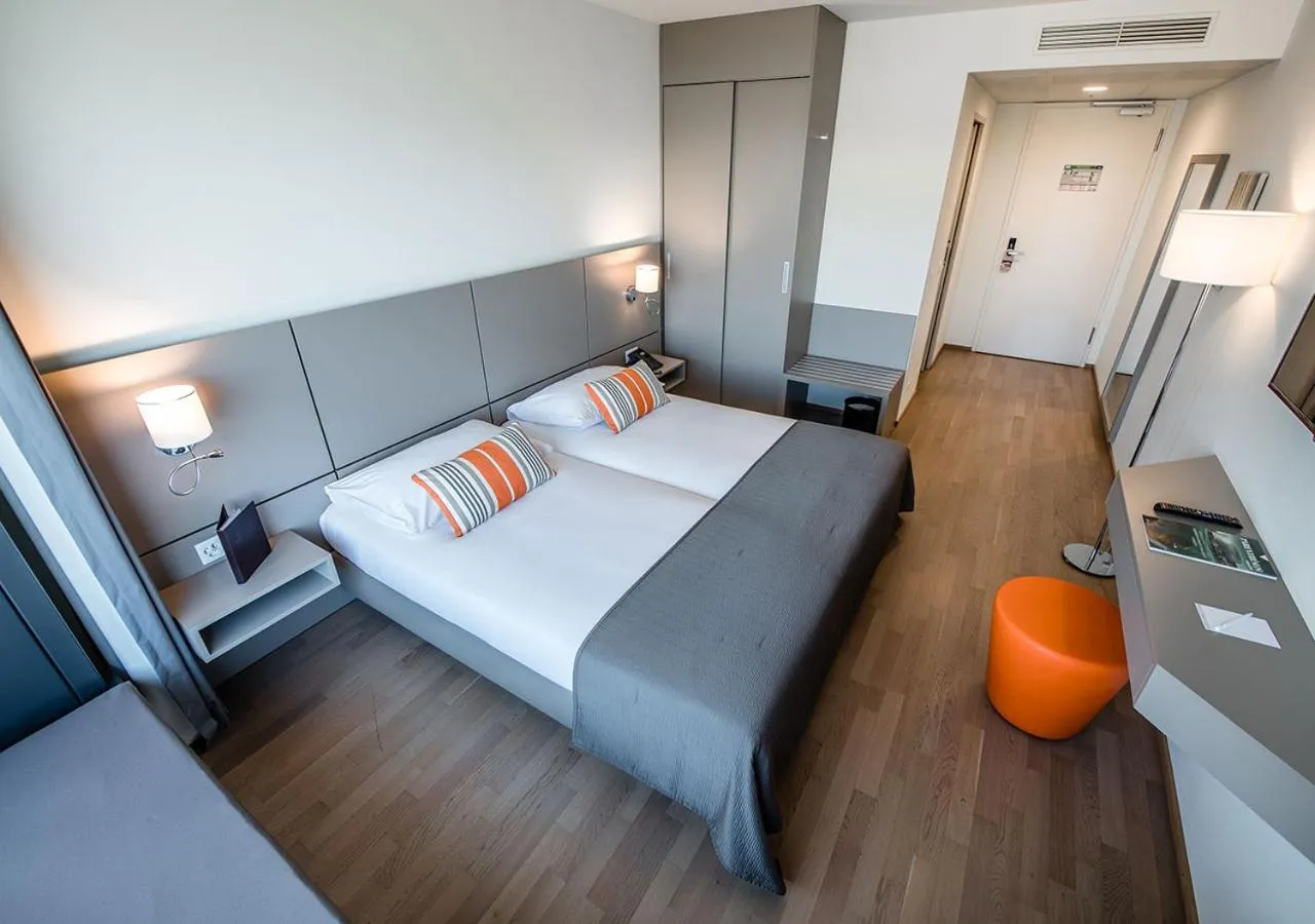 Bed in Lake Geneva Hotel