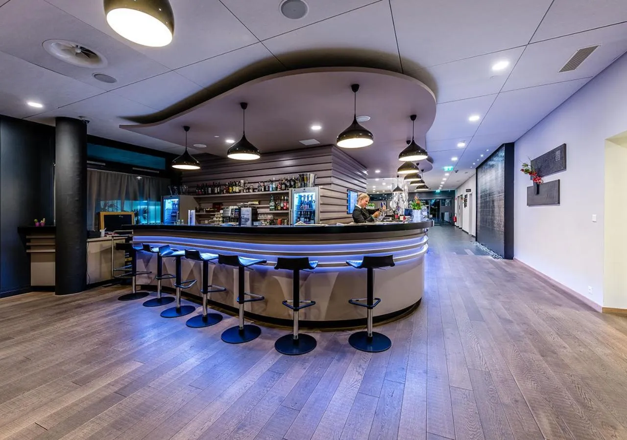 Lounge or bar in Lake Geneva Hotel