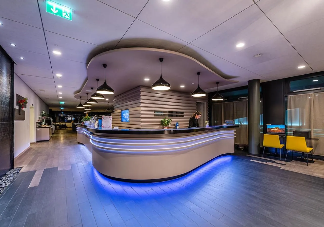 Lobby or reception in Lake Geneva Hotel