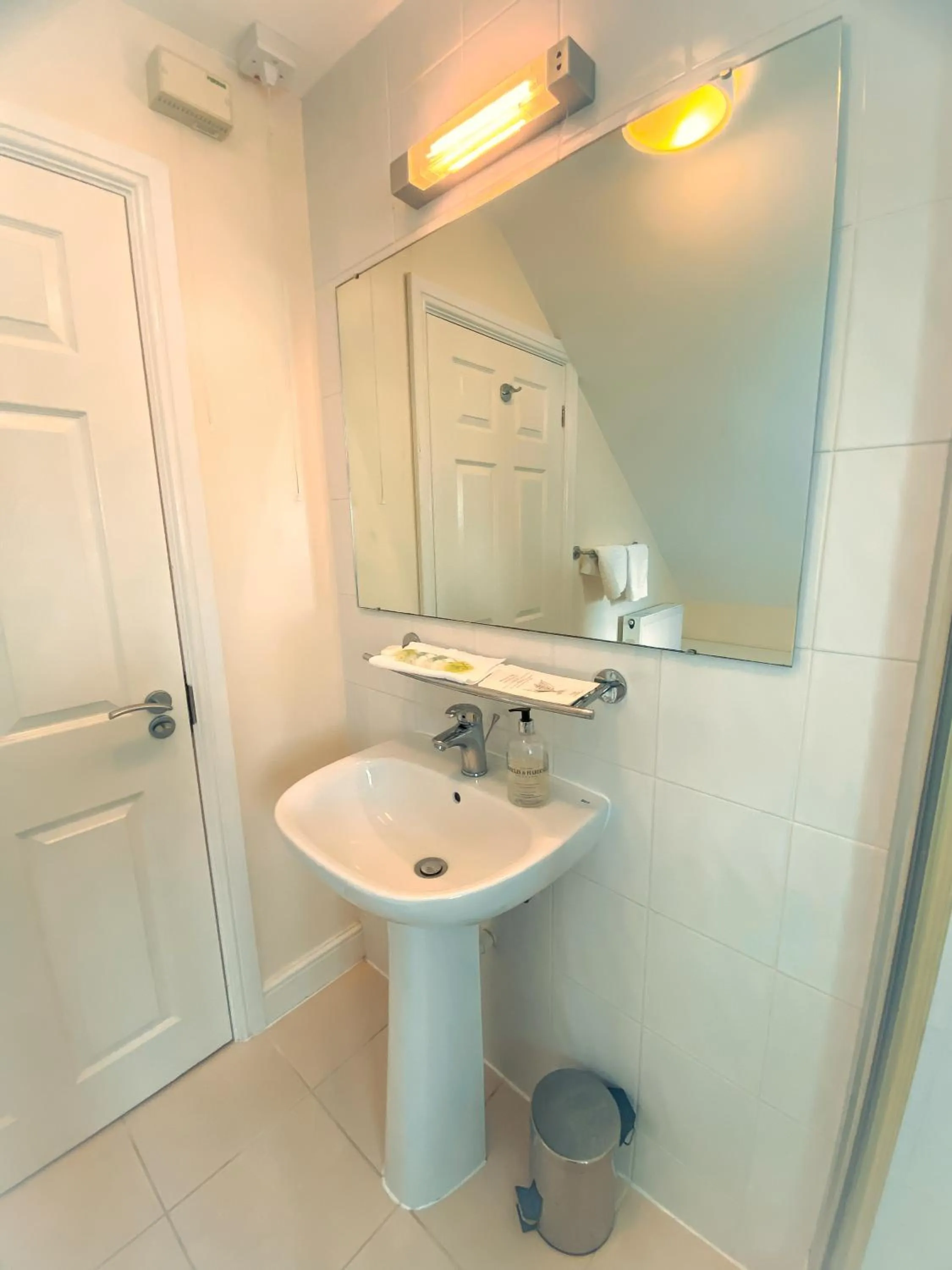 Large Twin Room in Hawk House