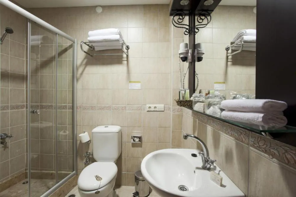 Shower in Ottoman Hotel Imperial-Special Category