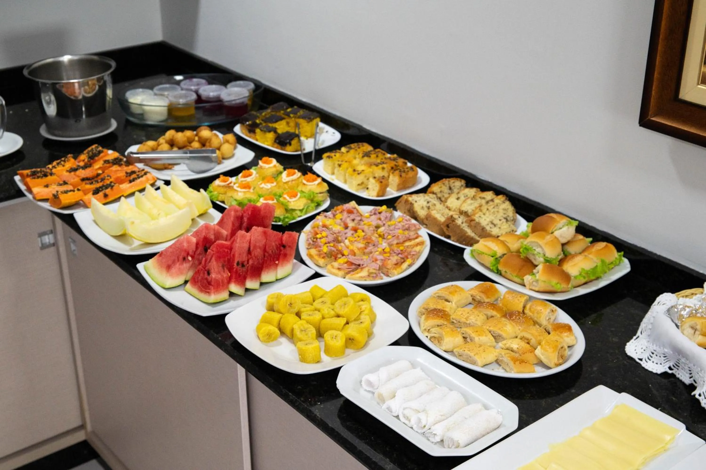 Breakfast in Hotel Guapindaia Praça