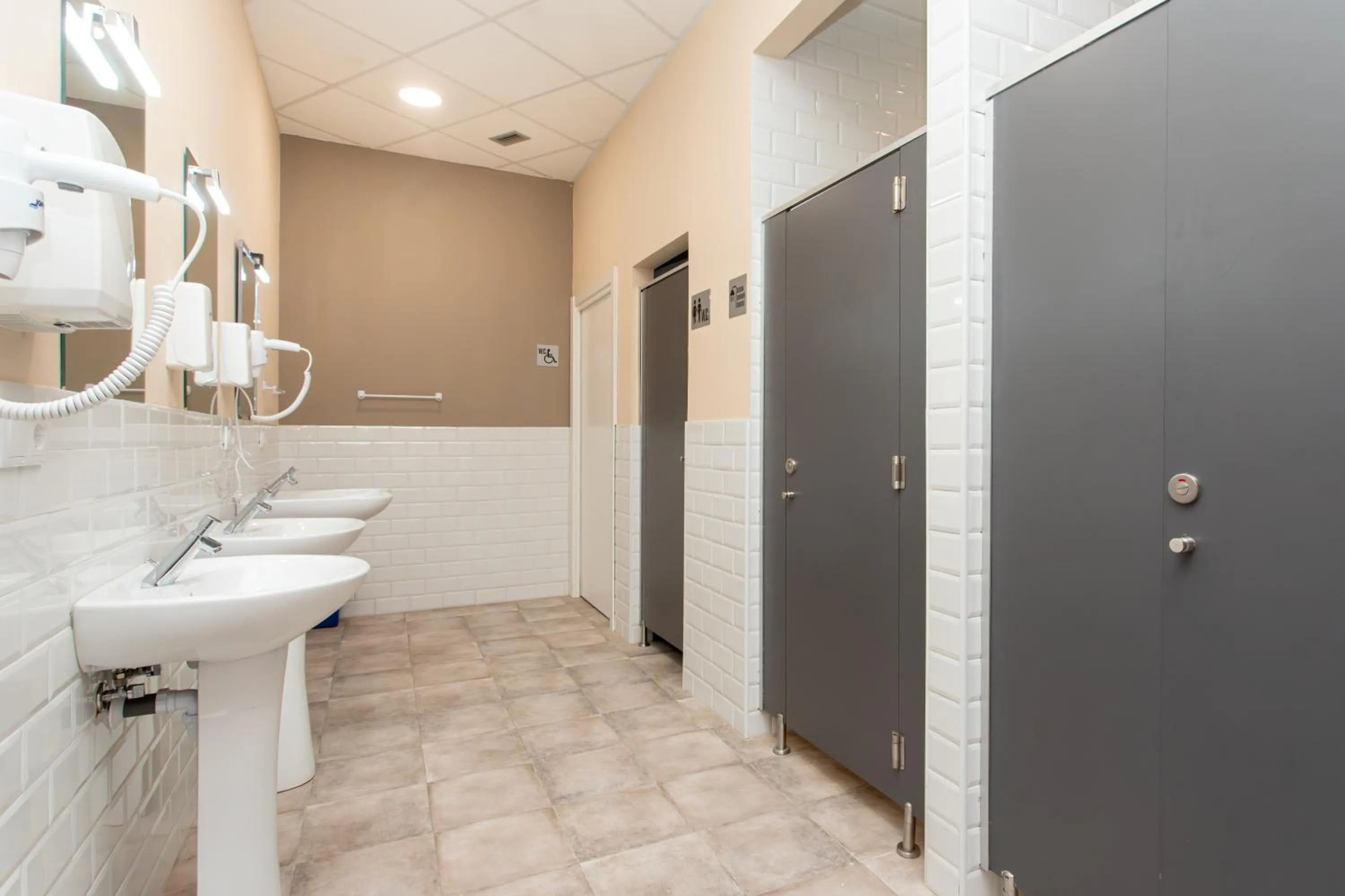 Facility for disabled guests in Llanes Hostel