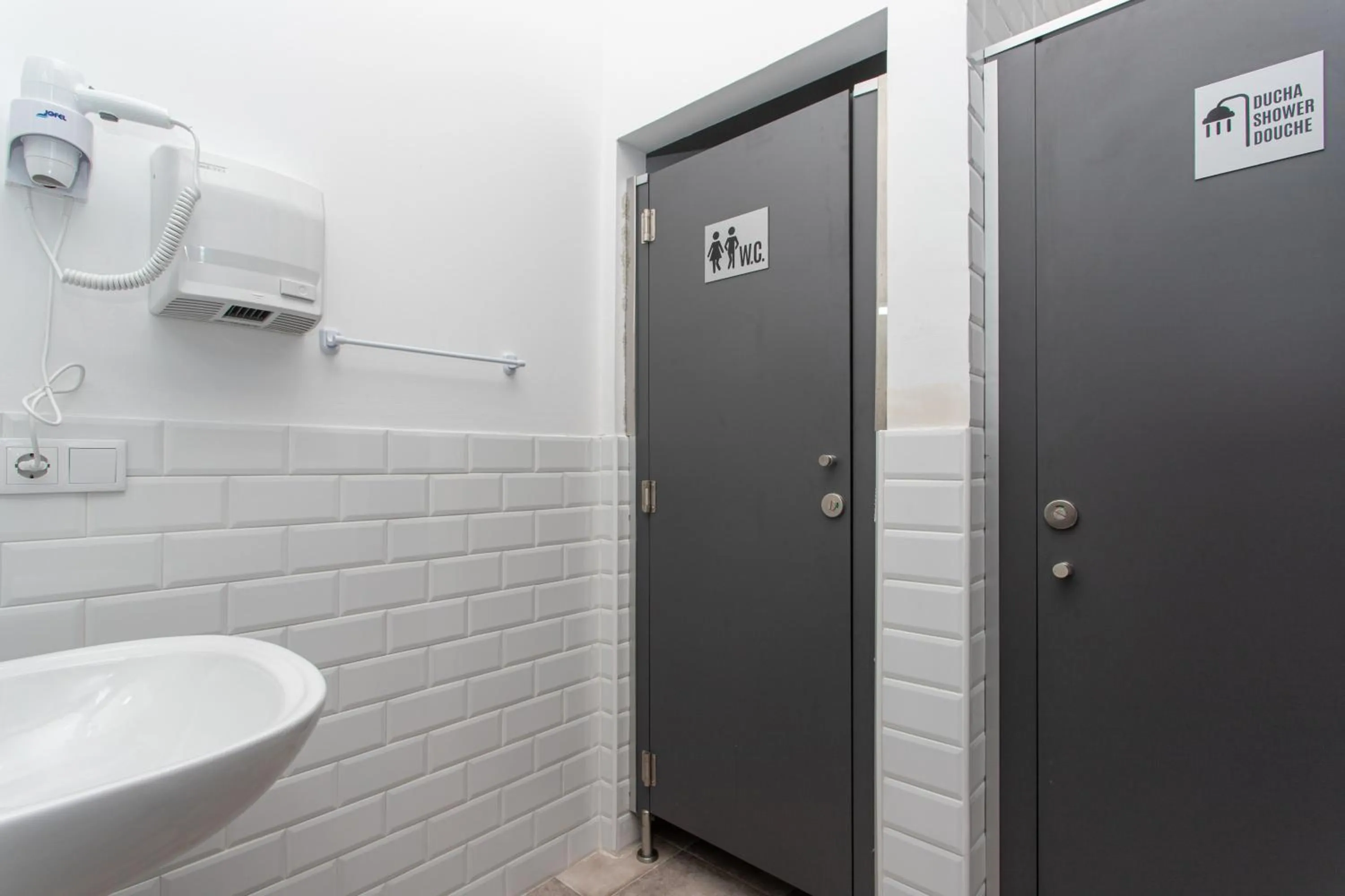 Communal lounge/ TV room in Llanes Hostel