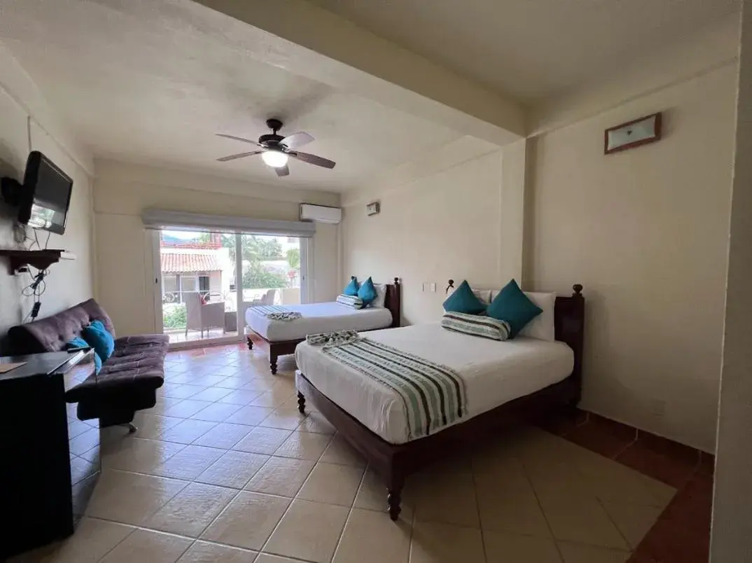 Standard Quadruple Room in HOTEL EL CORAL Standard Quadruple Room in HOTEL EL CORAL