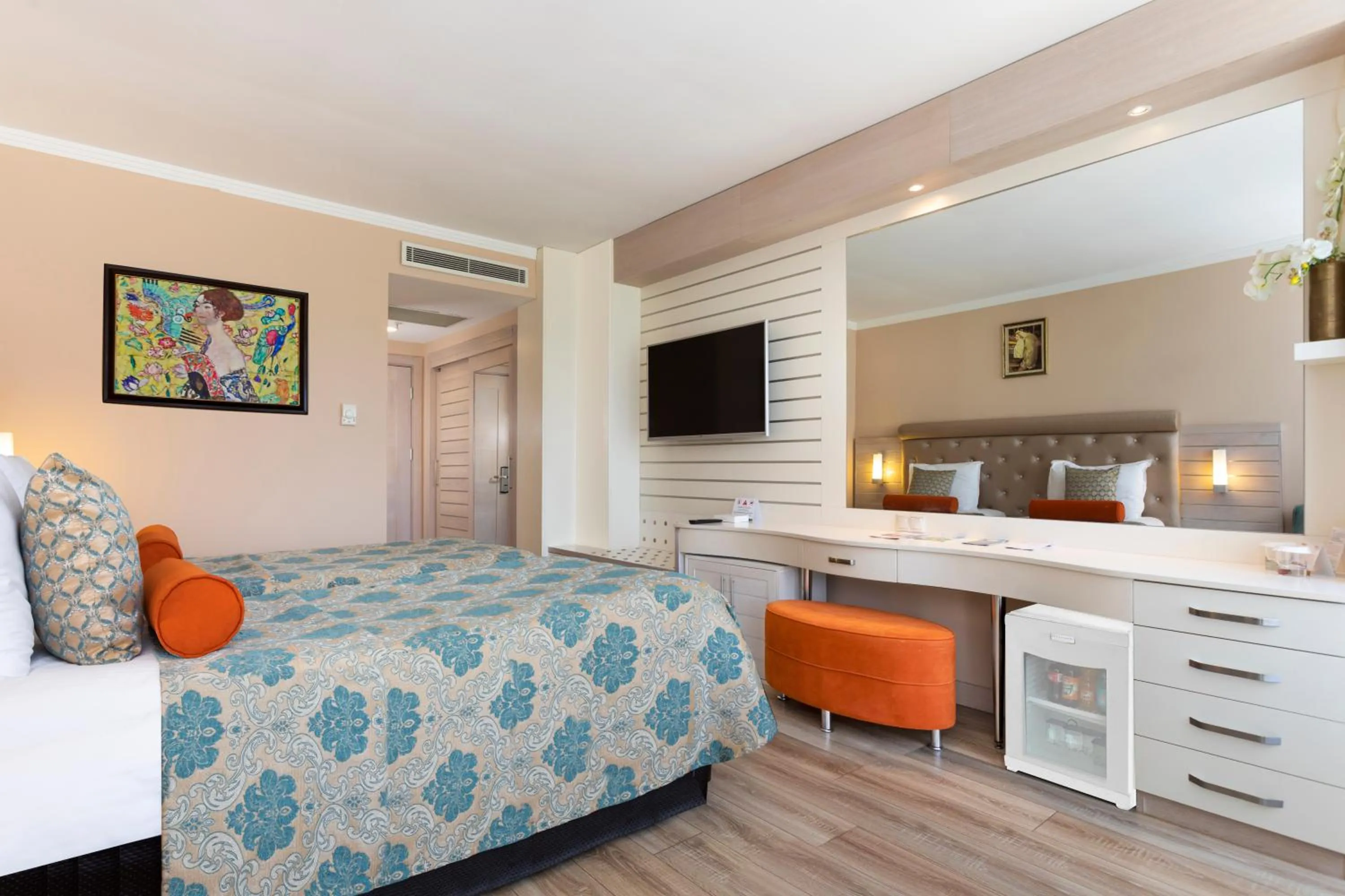 Bed in Orange County Kemer