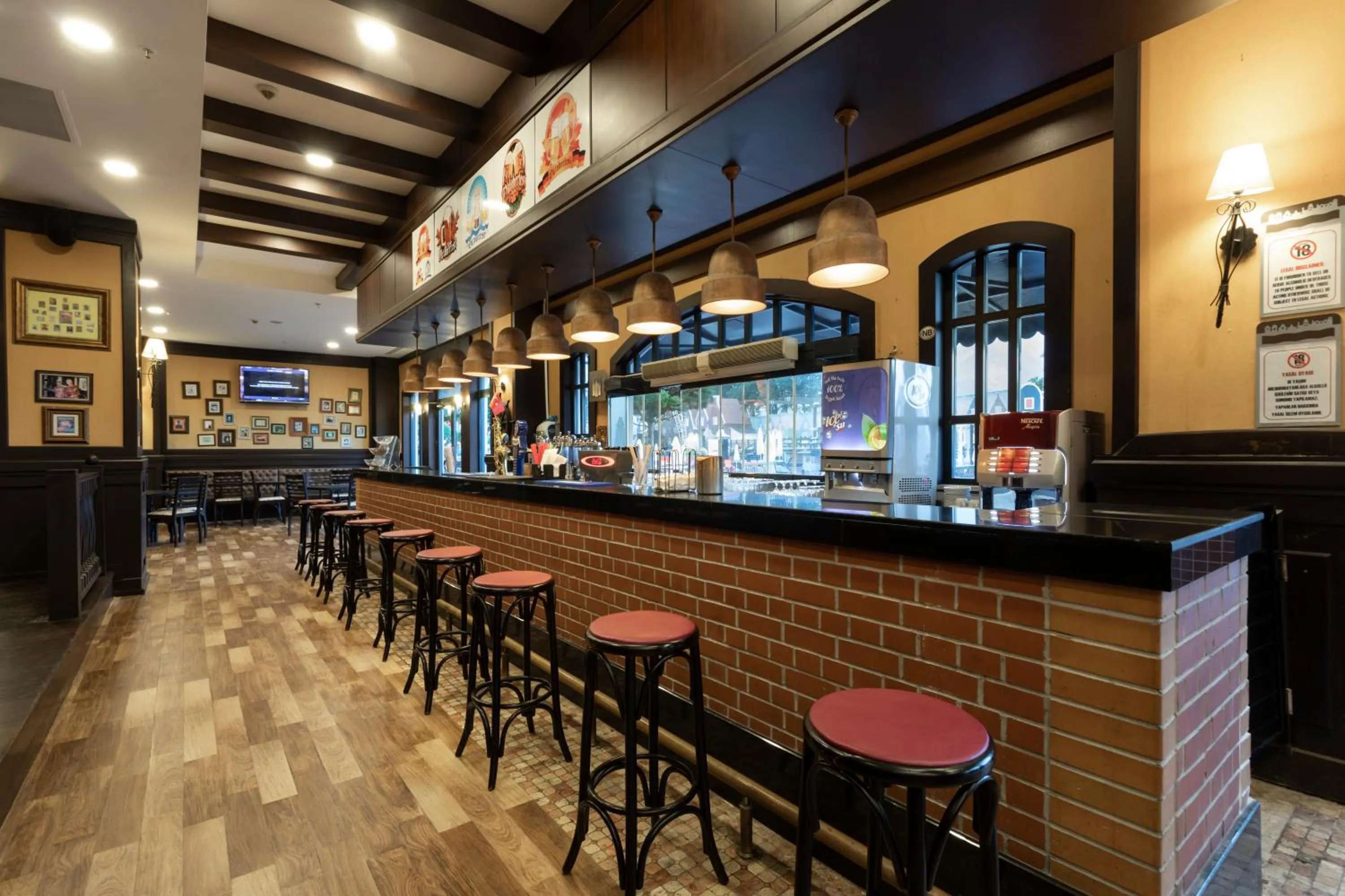 Lounge or bar in Orange County Kemer