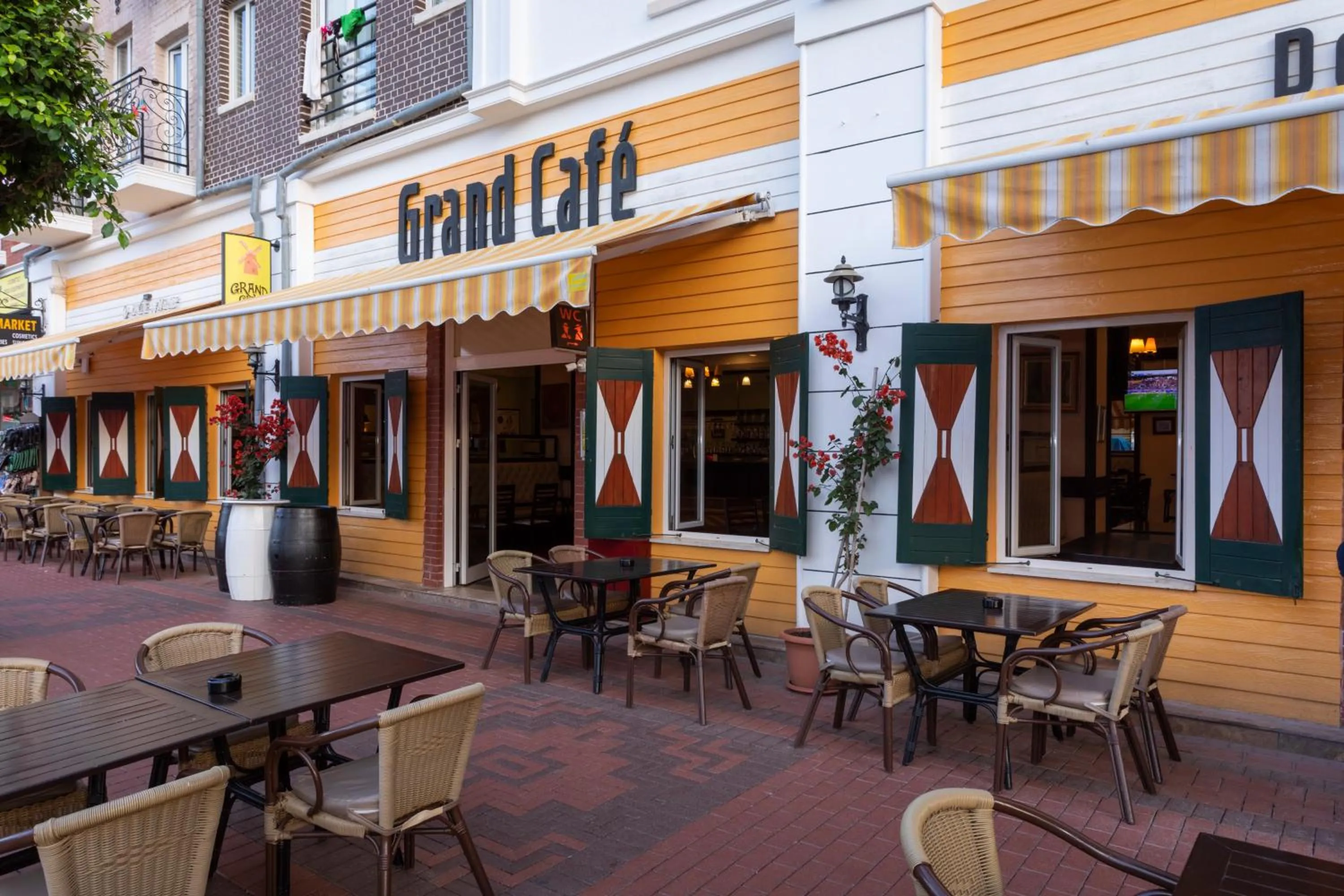 Lounge or bar in Orange County Kemer