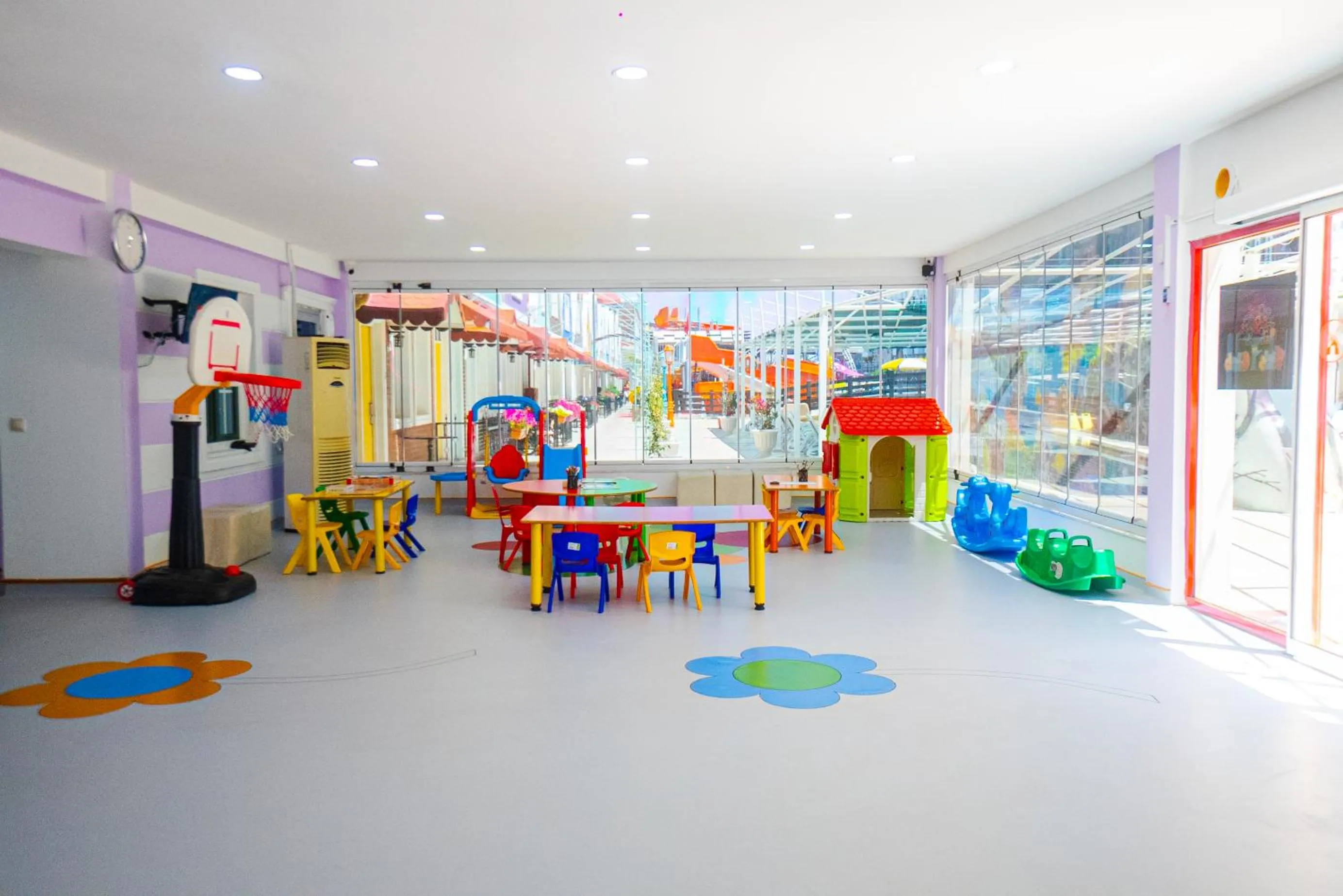 Kids's club in Orange County Kemer