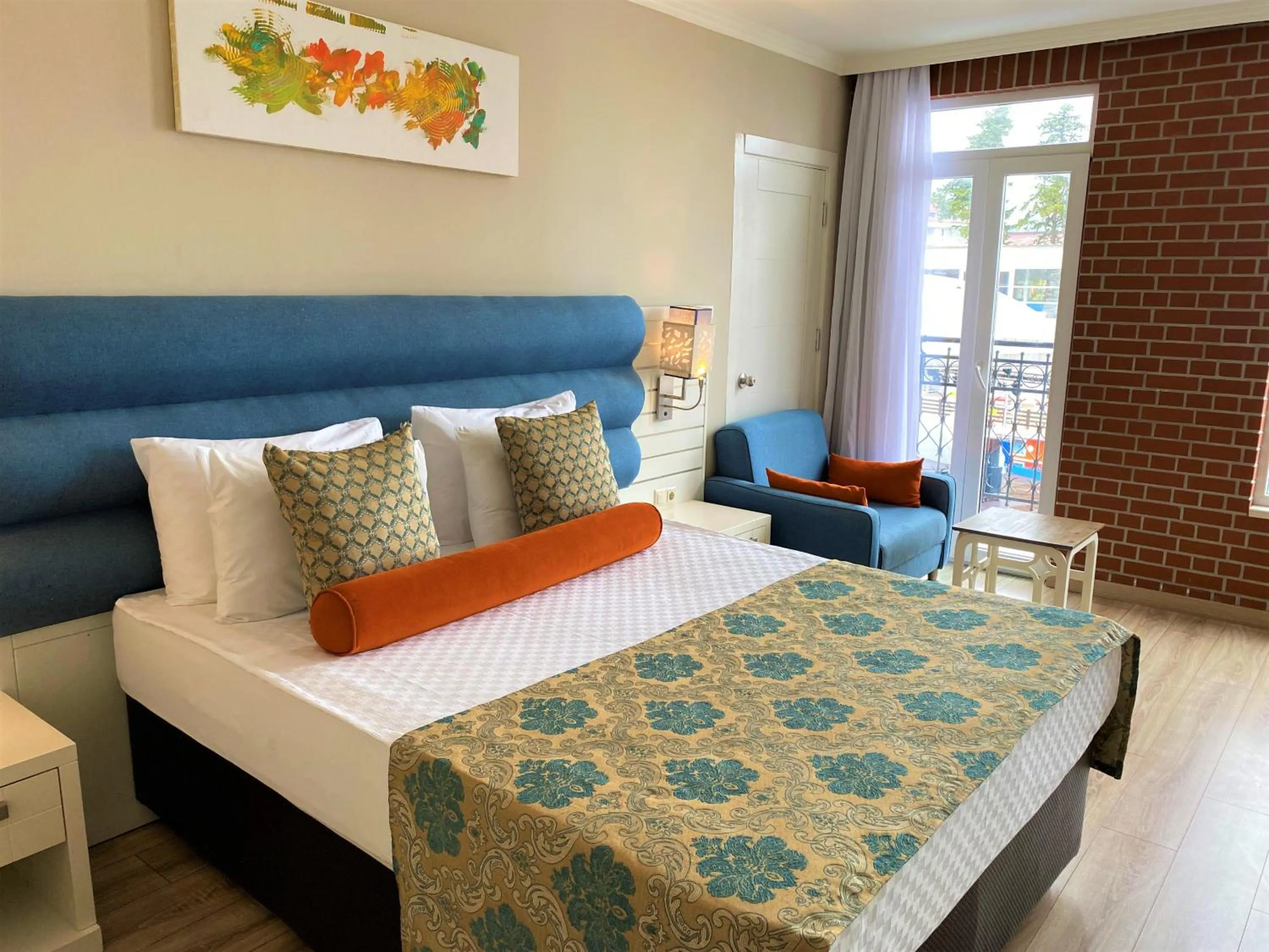 Bed in Orange County Kemer