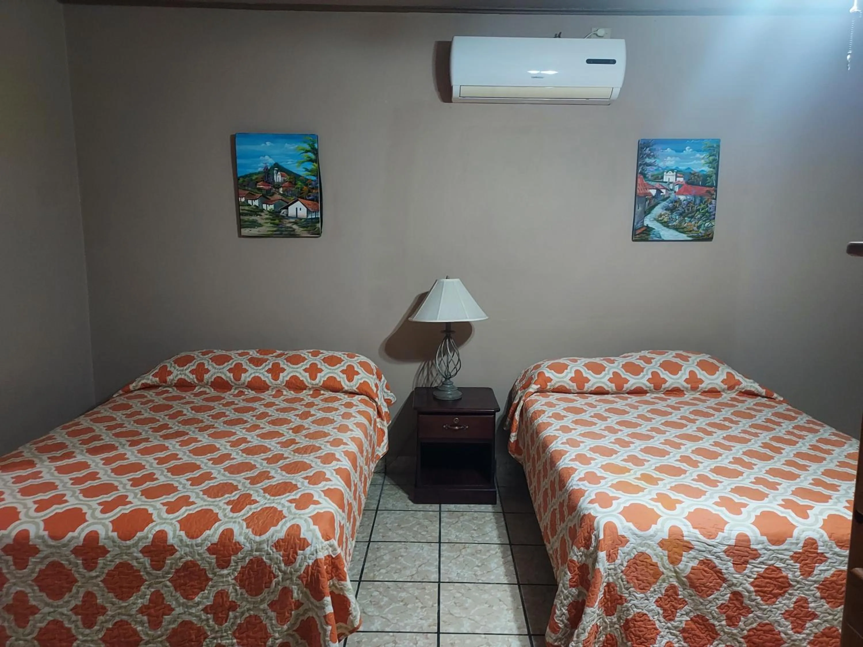 air conditioner, Bed in Hotel La Escalinata