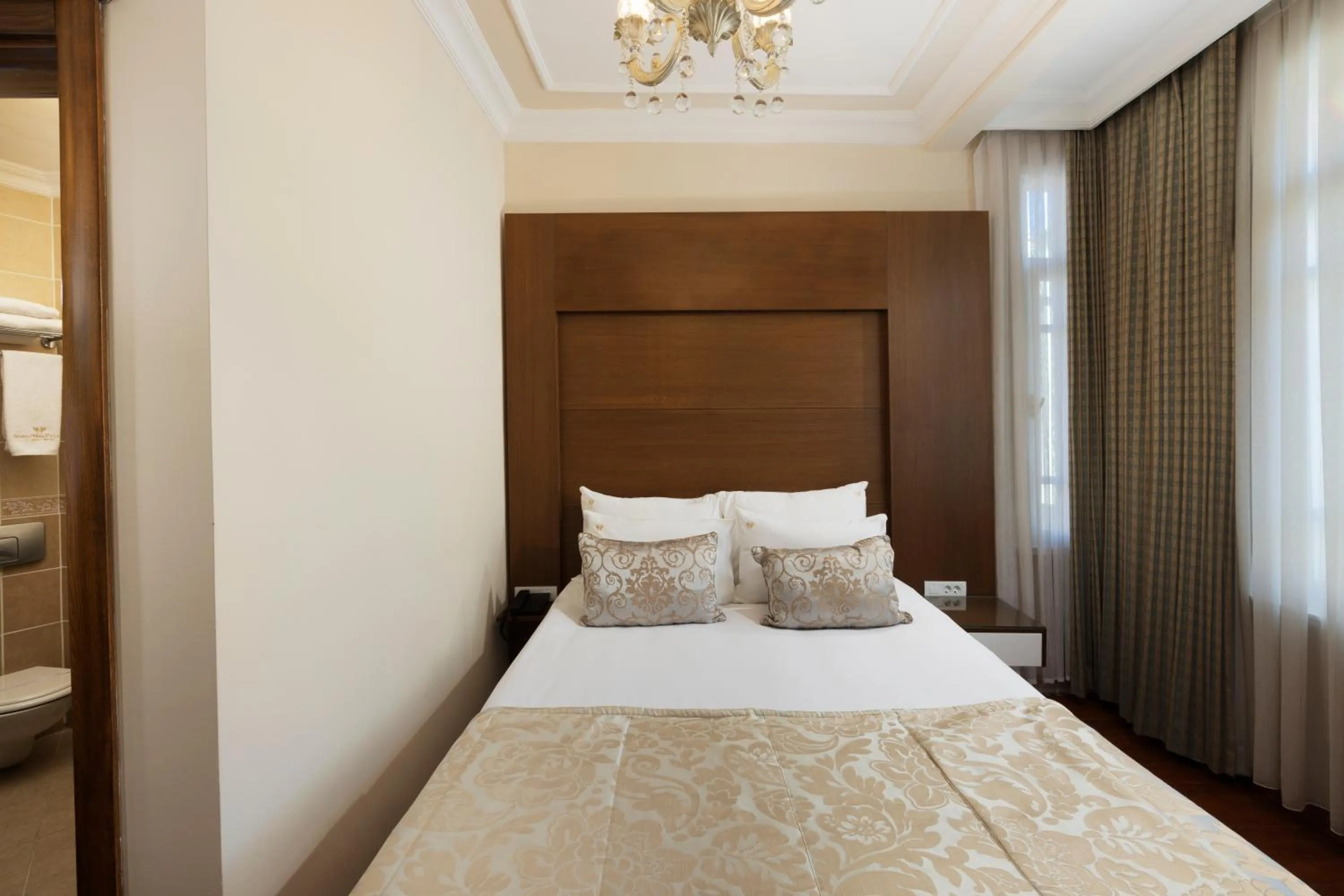 Bed in Seven Hills Hotel - Special Category