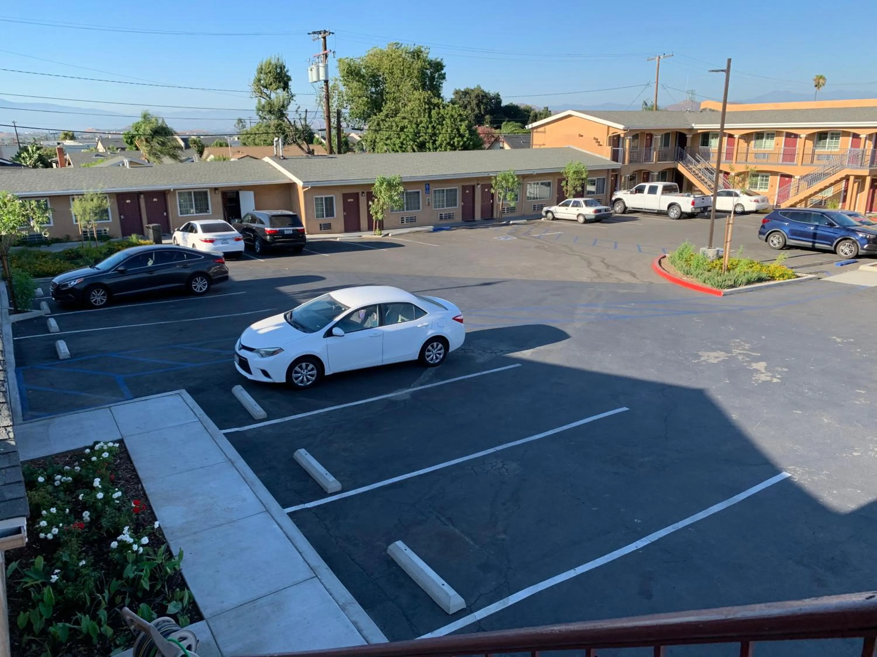 Parking in Desert Inn Motel