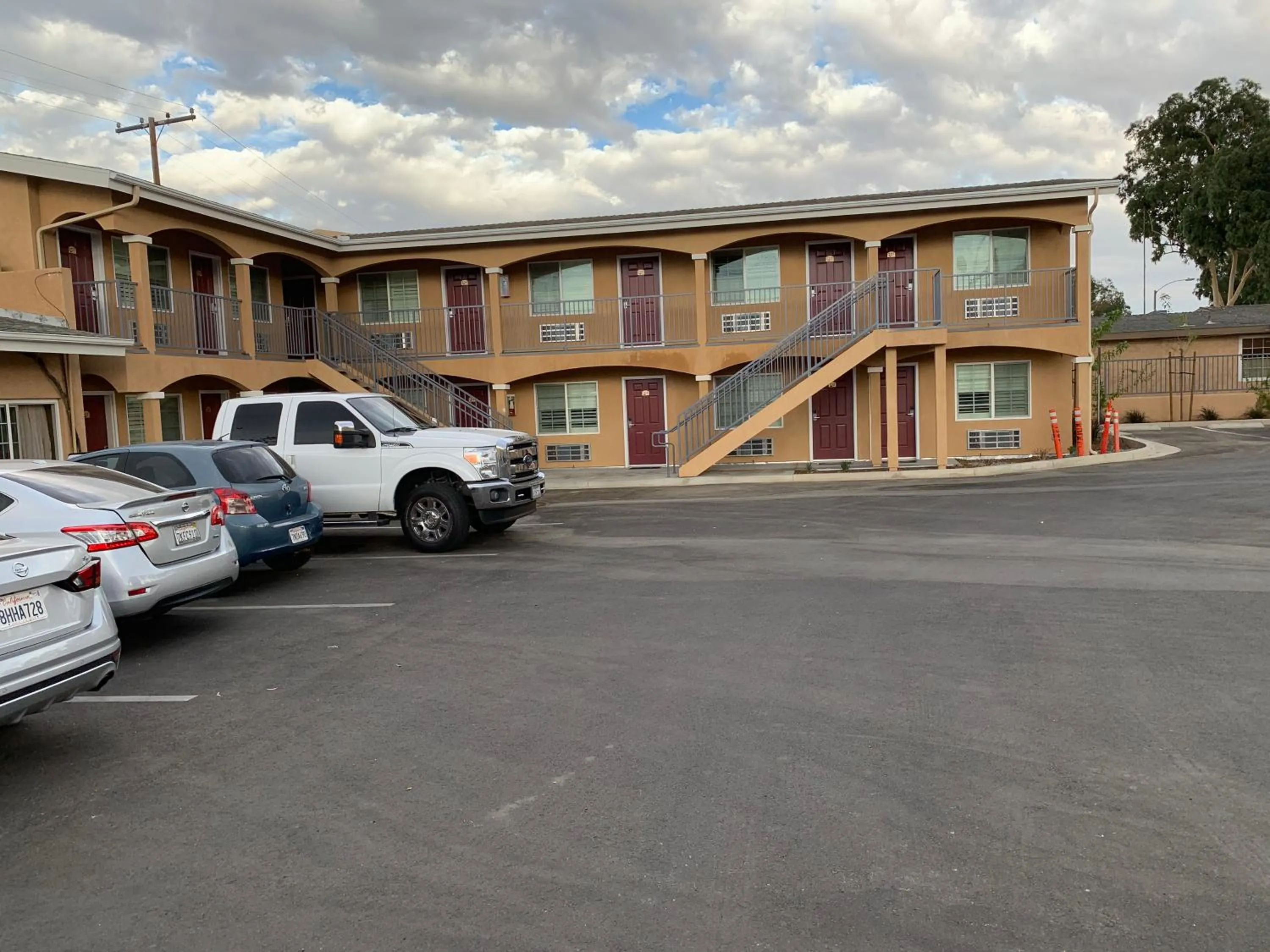 Property building in Desert Inn Motel