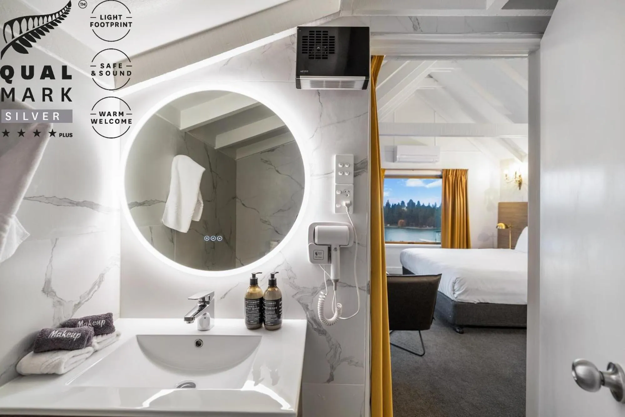 Bathroom, Bed in Lakeview Colonial Motel