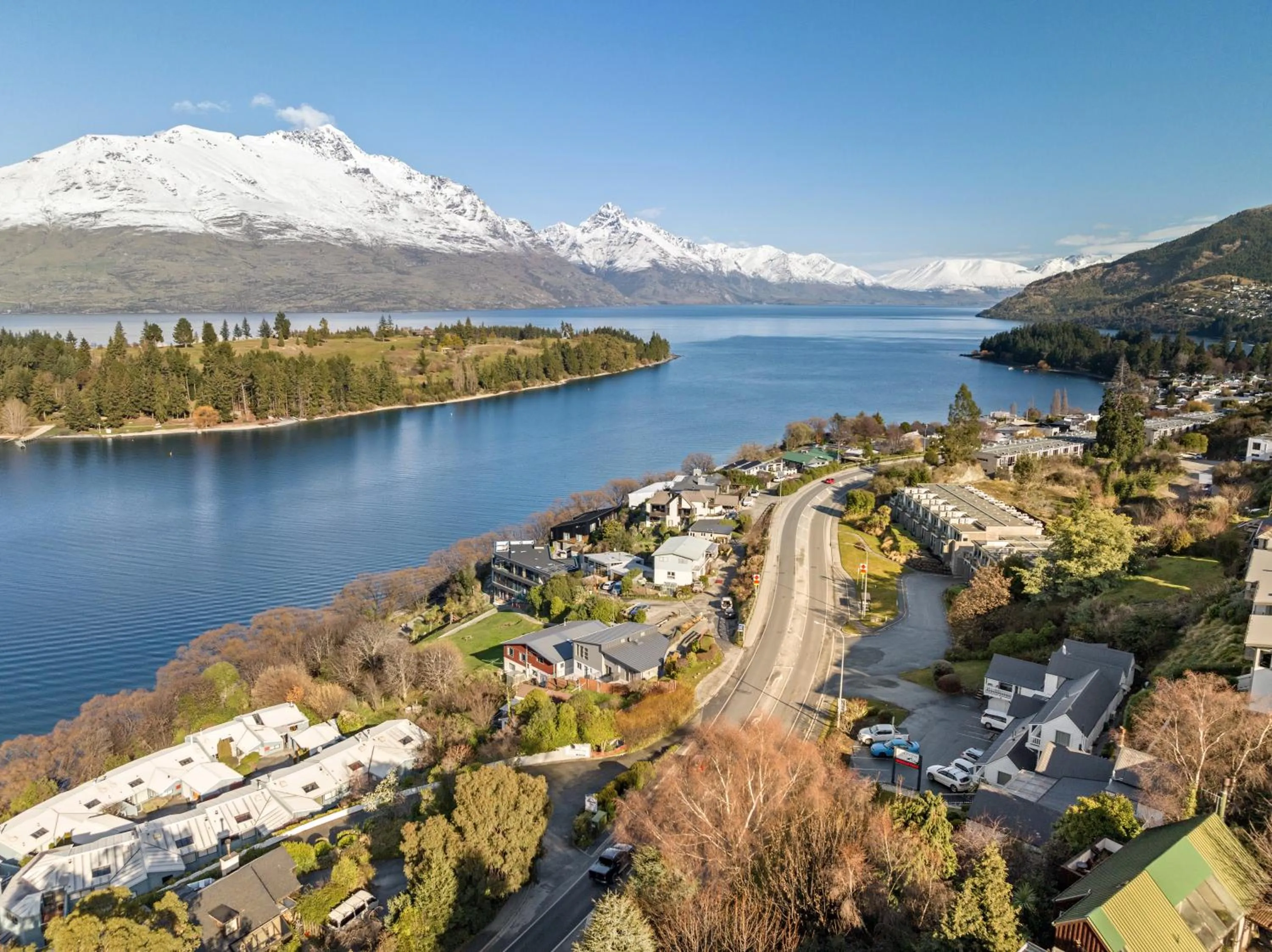 Lake view in Lakeview Colonial Motel