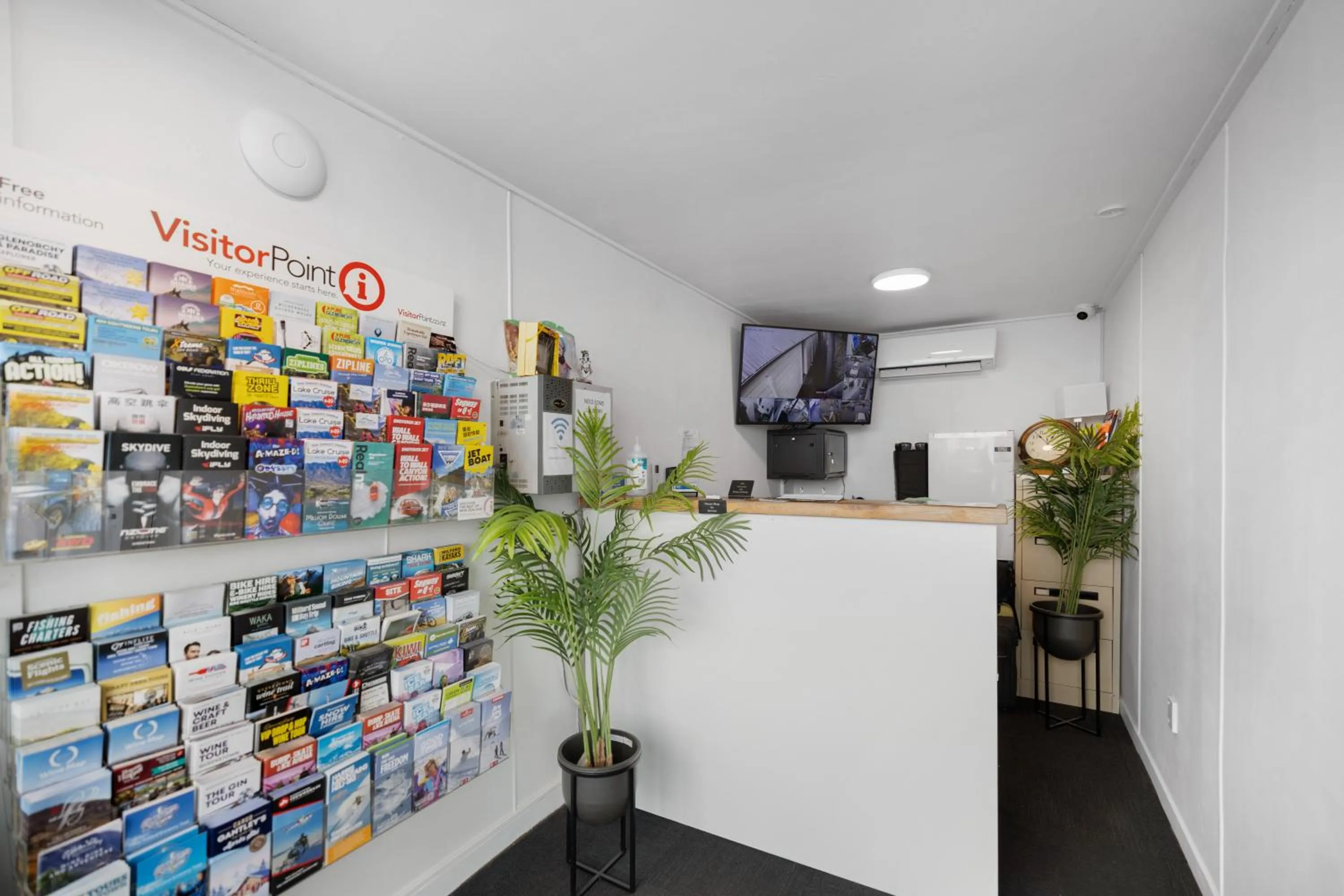 Lobby or reception in Lakeview Colonial Motel