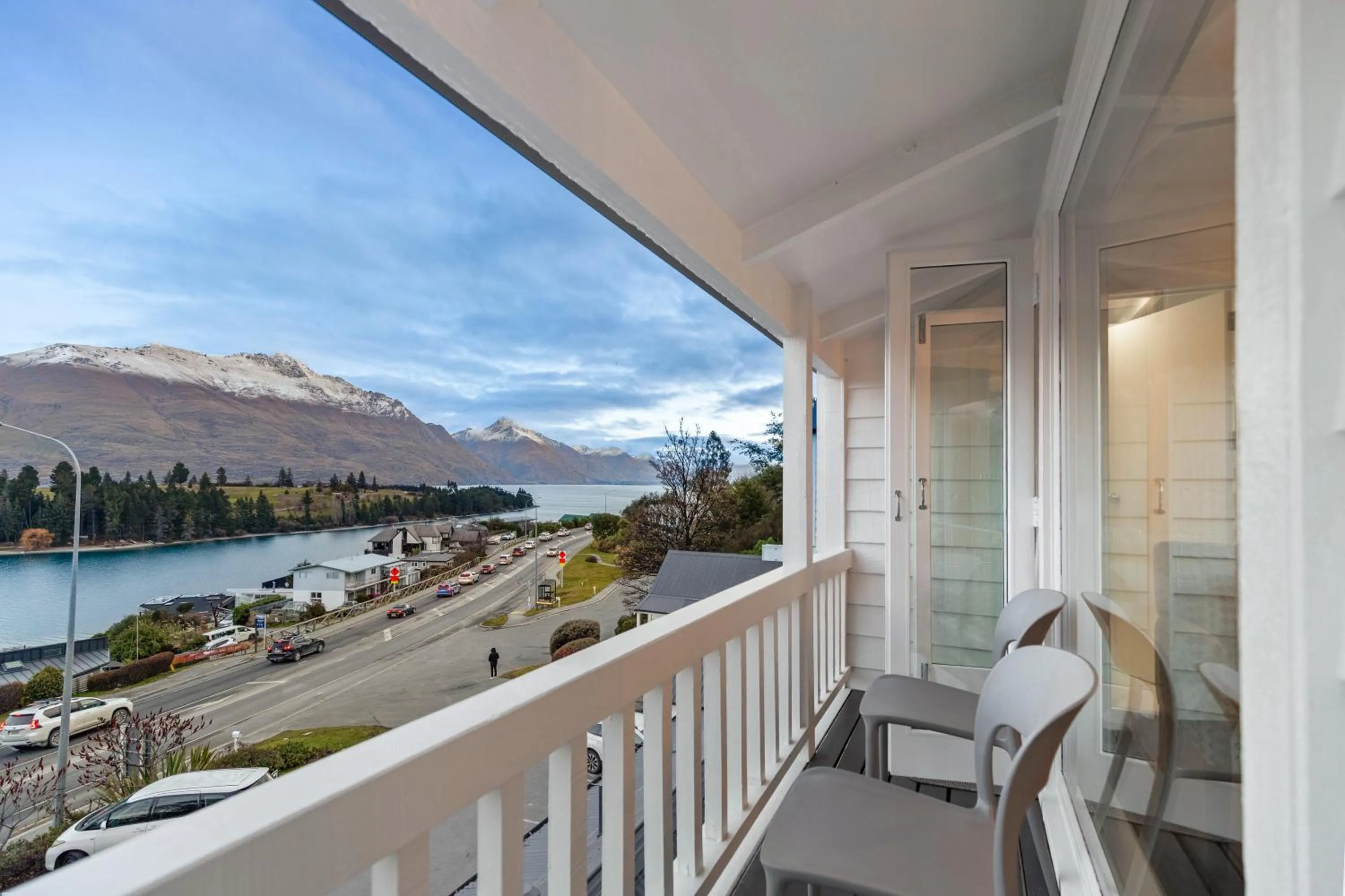 Patio in Lakeview Colonial Motel