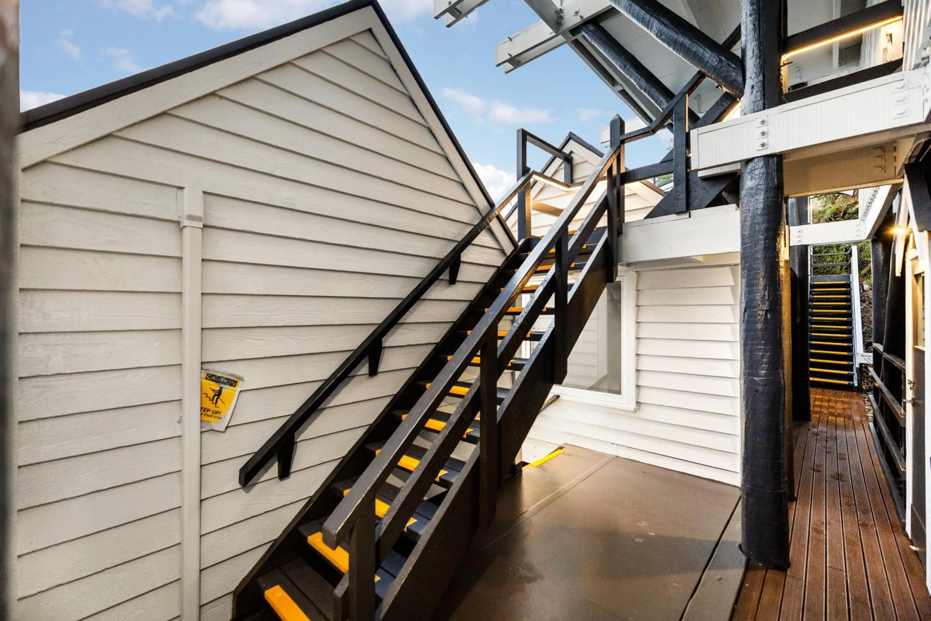 Property building in Lakeview Colonial Motel