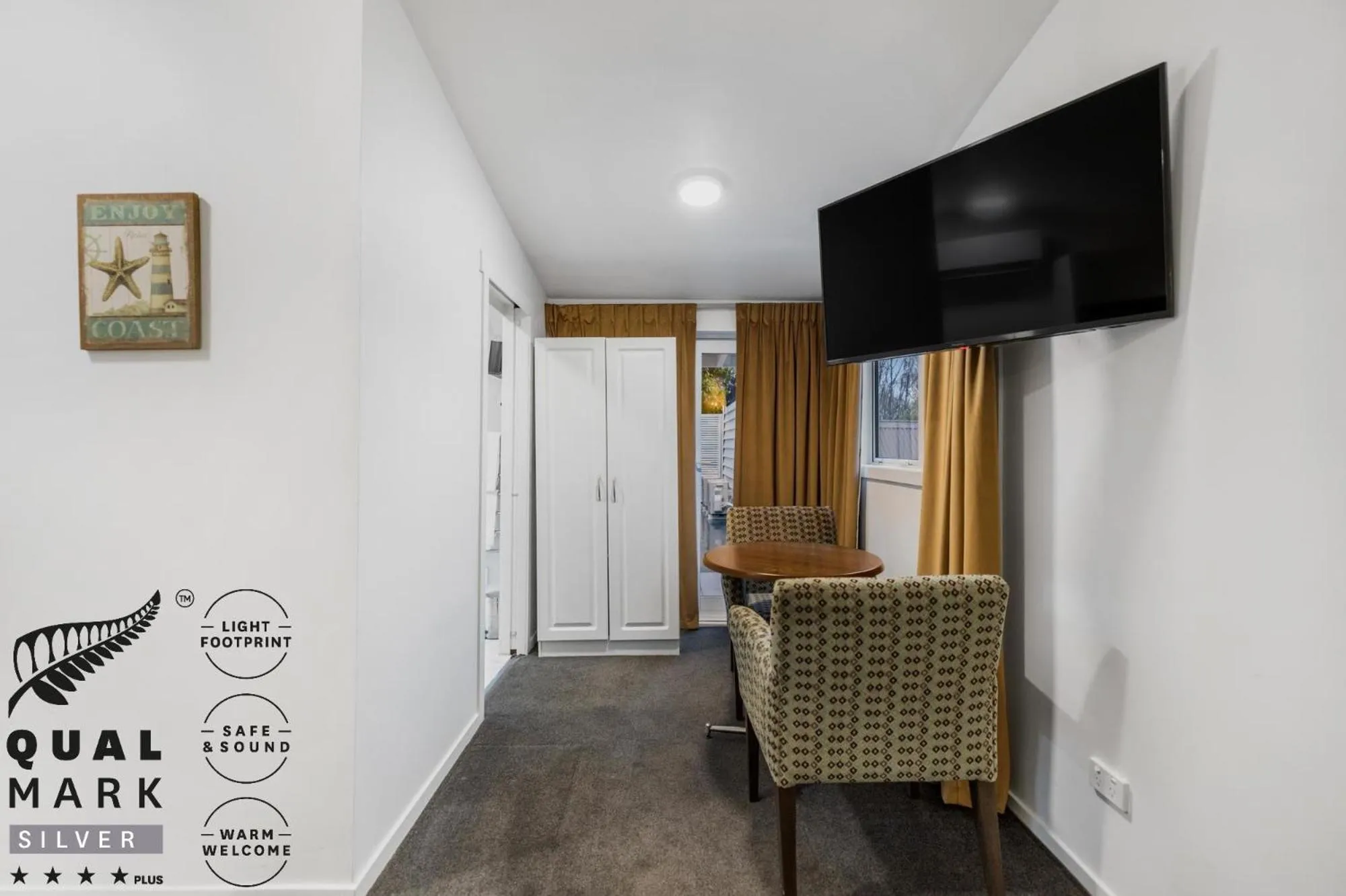 TV and multimedia in Lakeview Colonial Motel