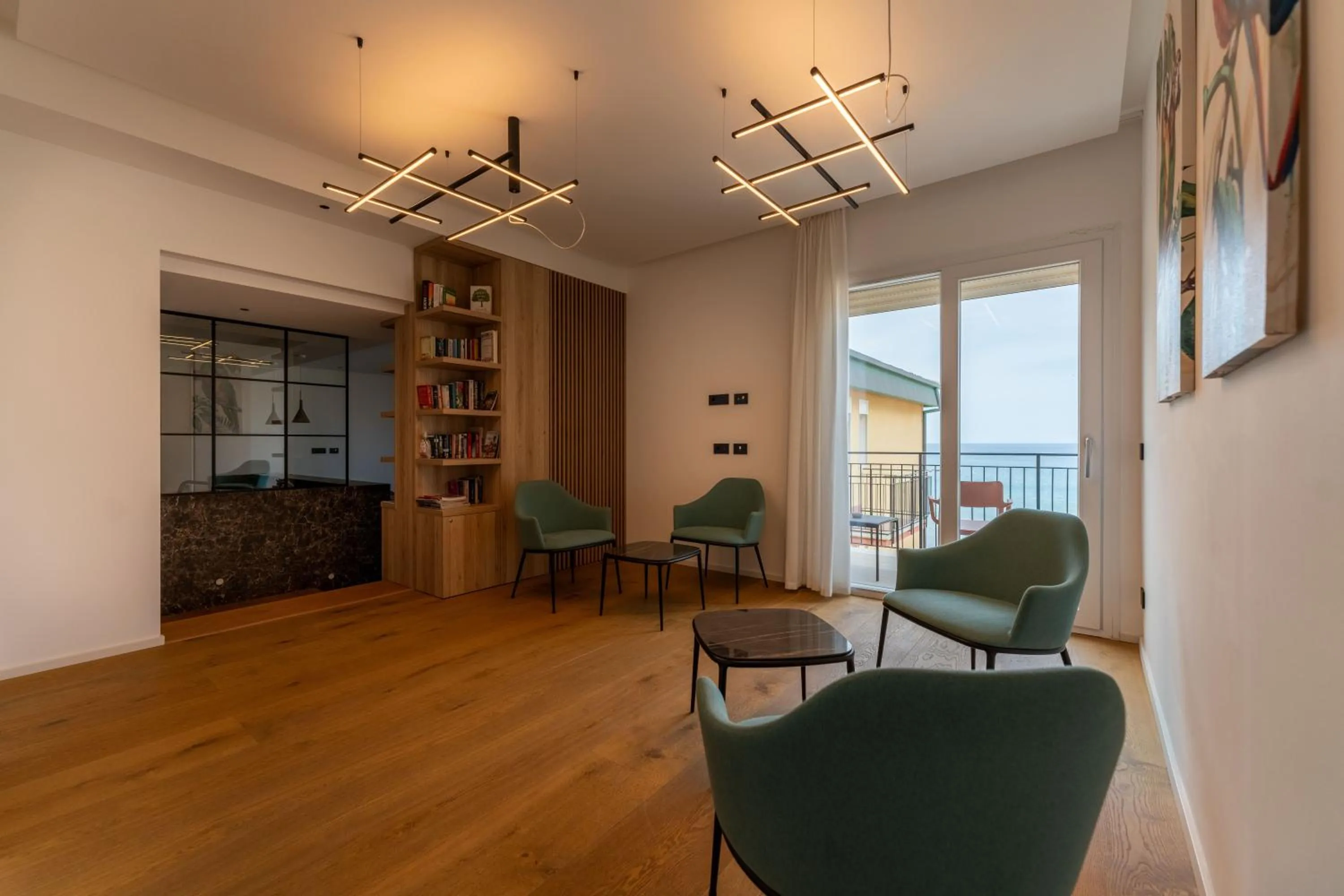 Library in B&B Le Suites di Costanza