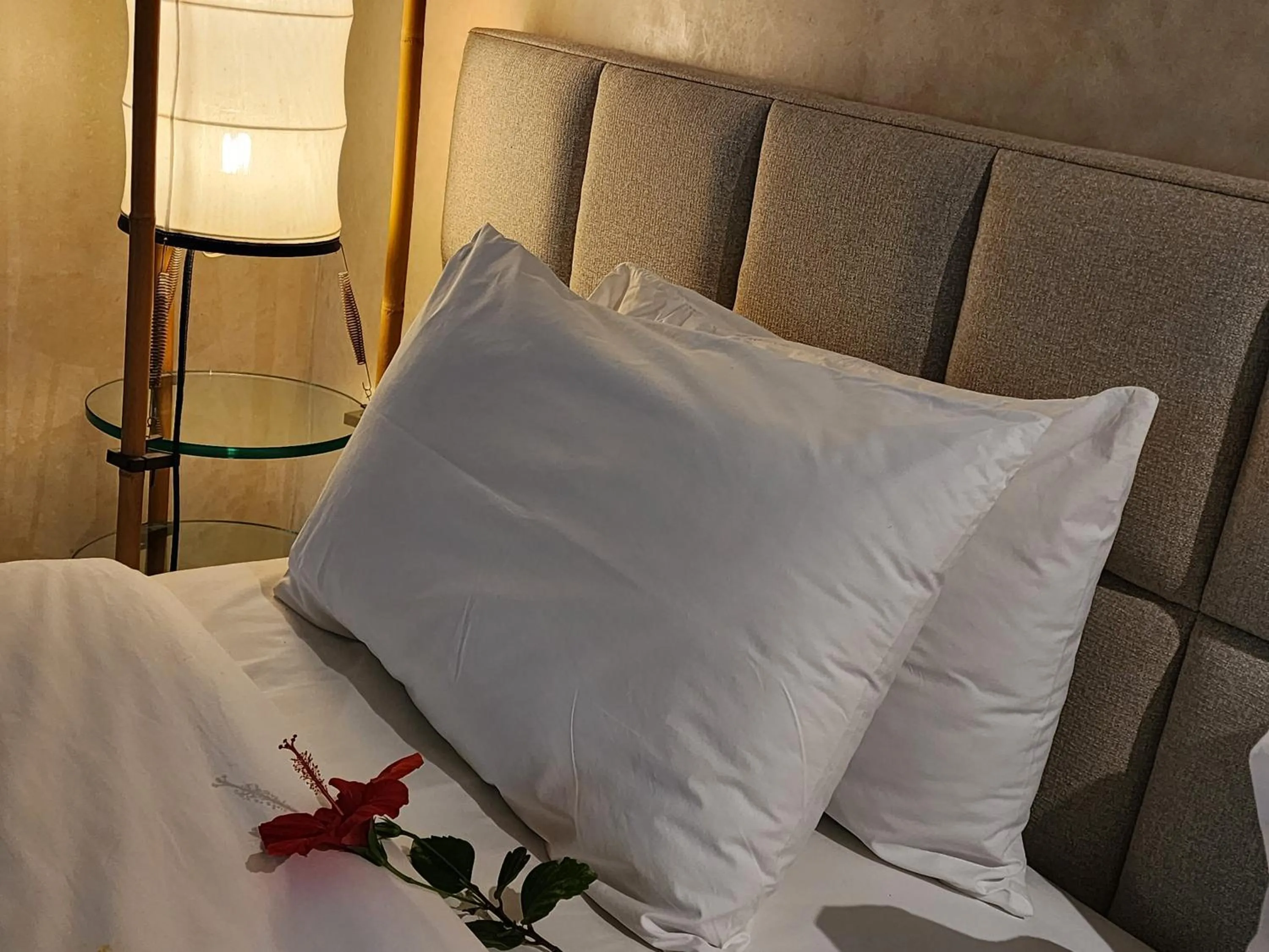 room service, Bed in La Villa Joubert