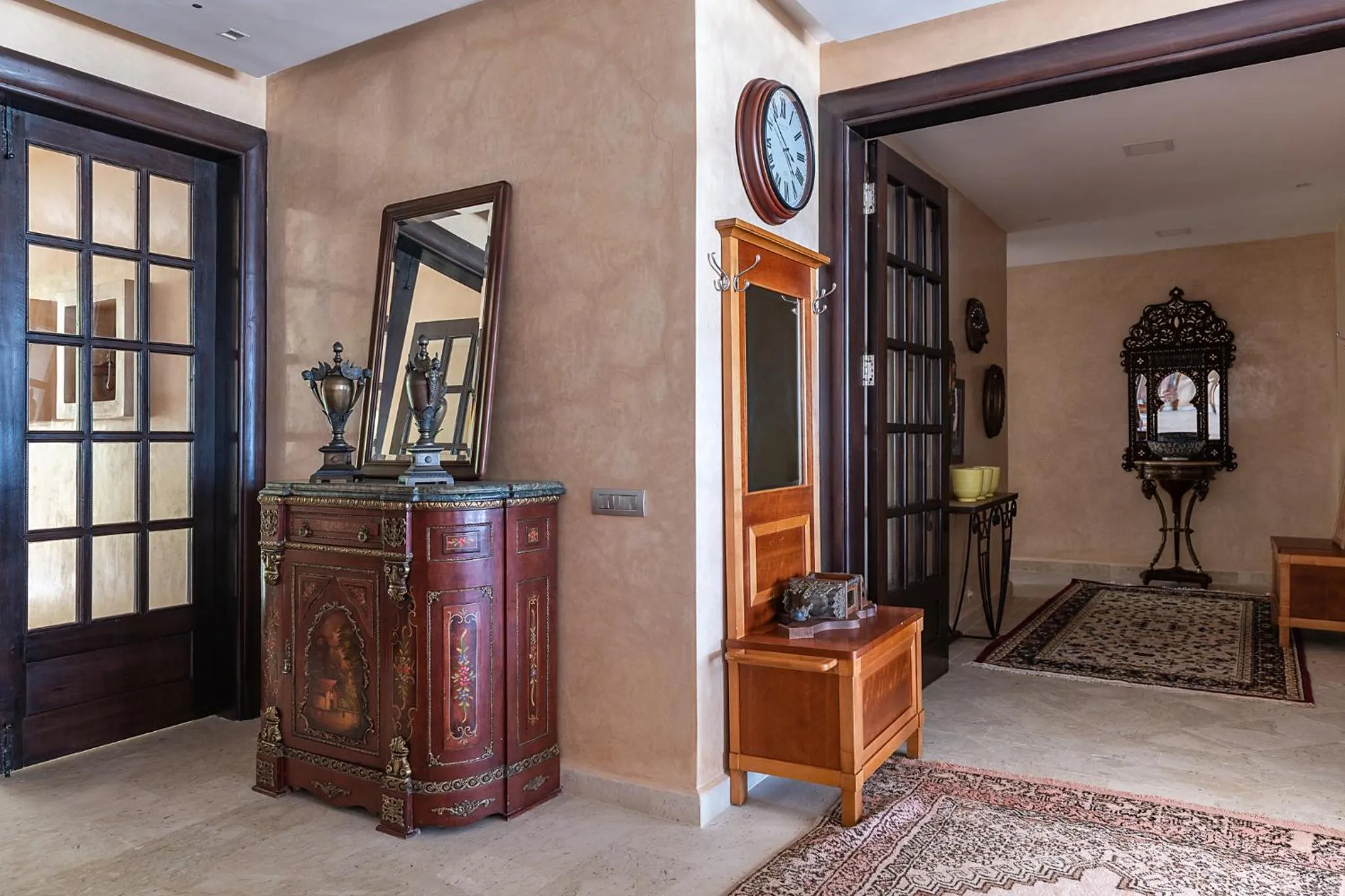 Facade/entrance in La Villa Joubert