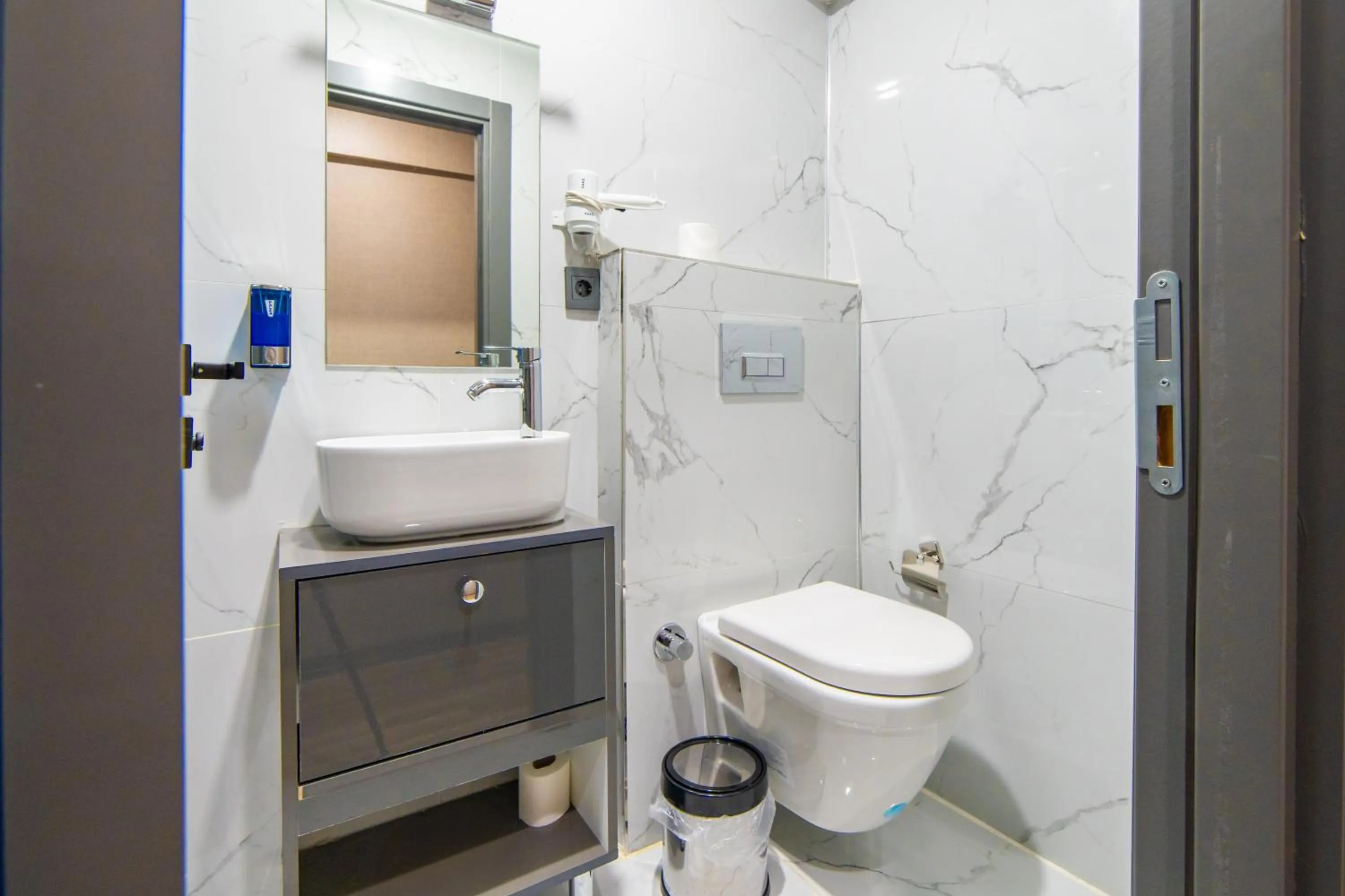 Toilet in Miss Royal Hotel & SPA