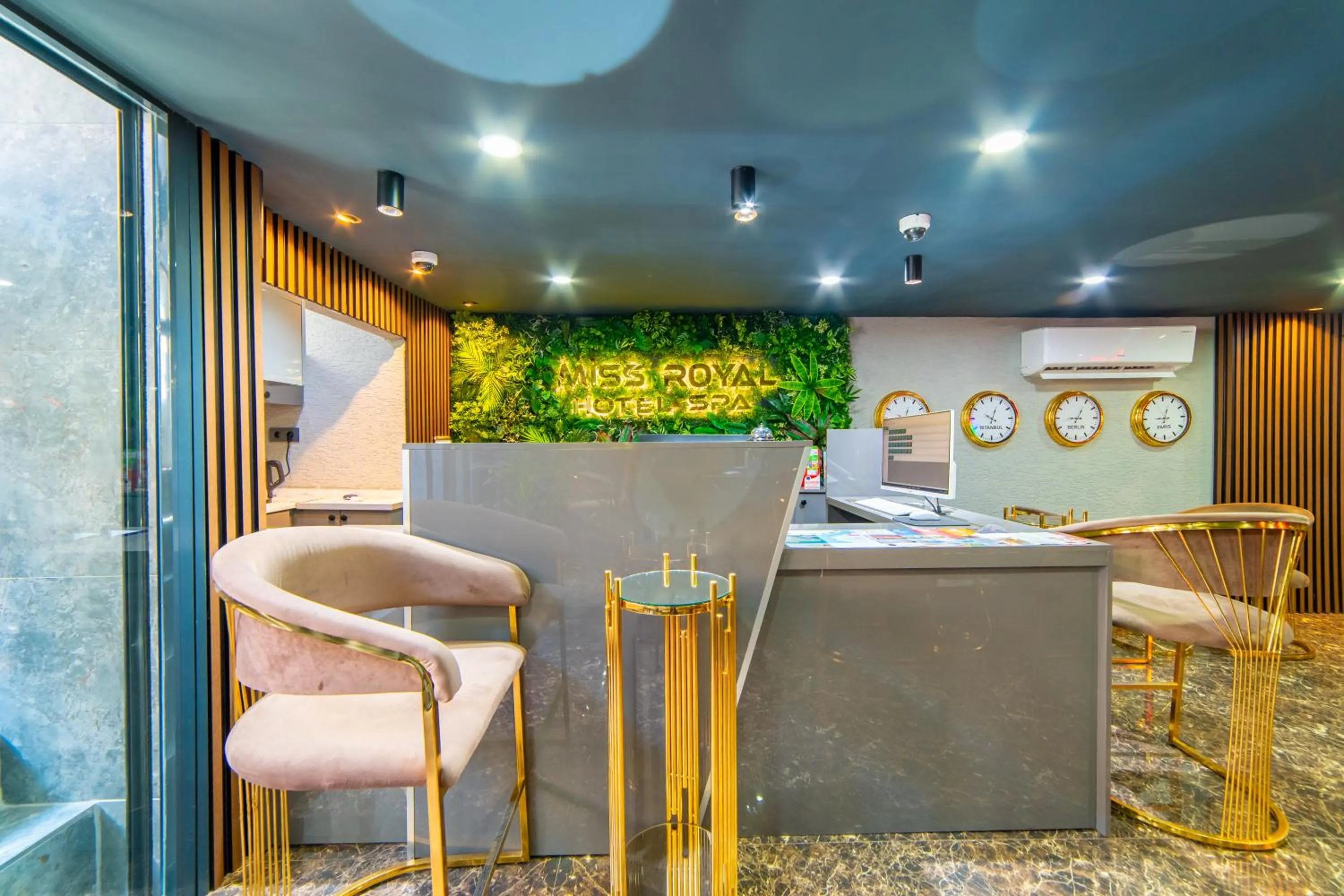 Lobby or reception in Miss Royal Hotel & SPA