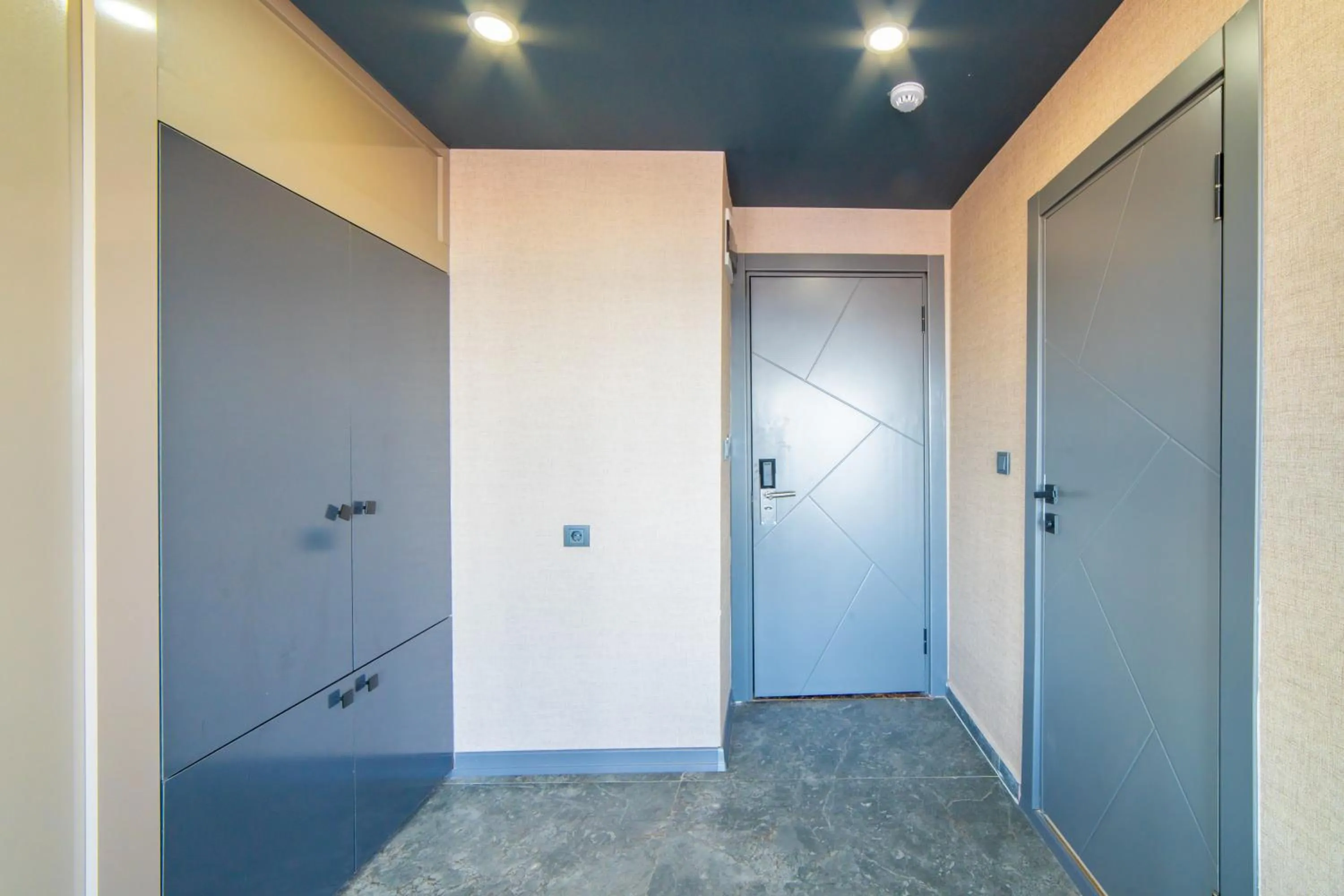 wardrobe in Miss Royal Hotel & SPA