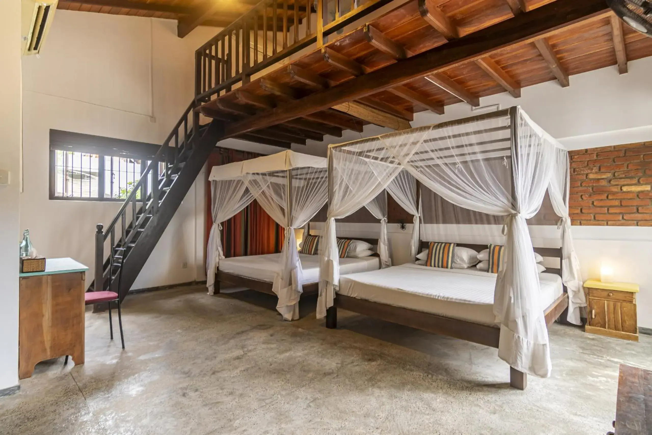 Large Family Room in Lion's Rest Large Family Room in Lion's Rest