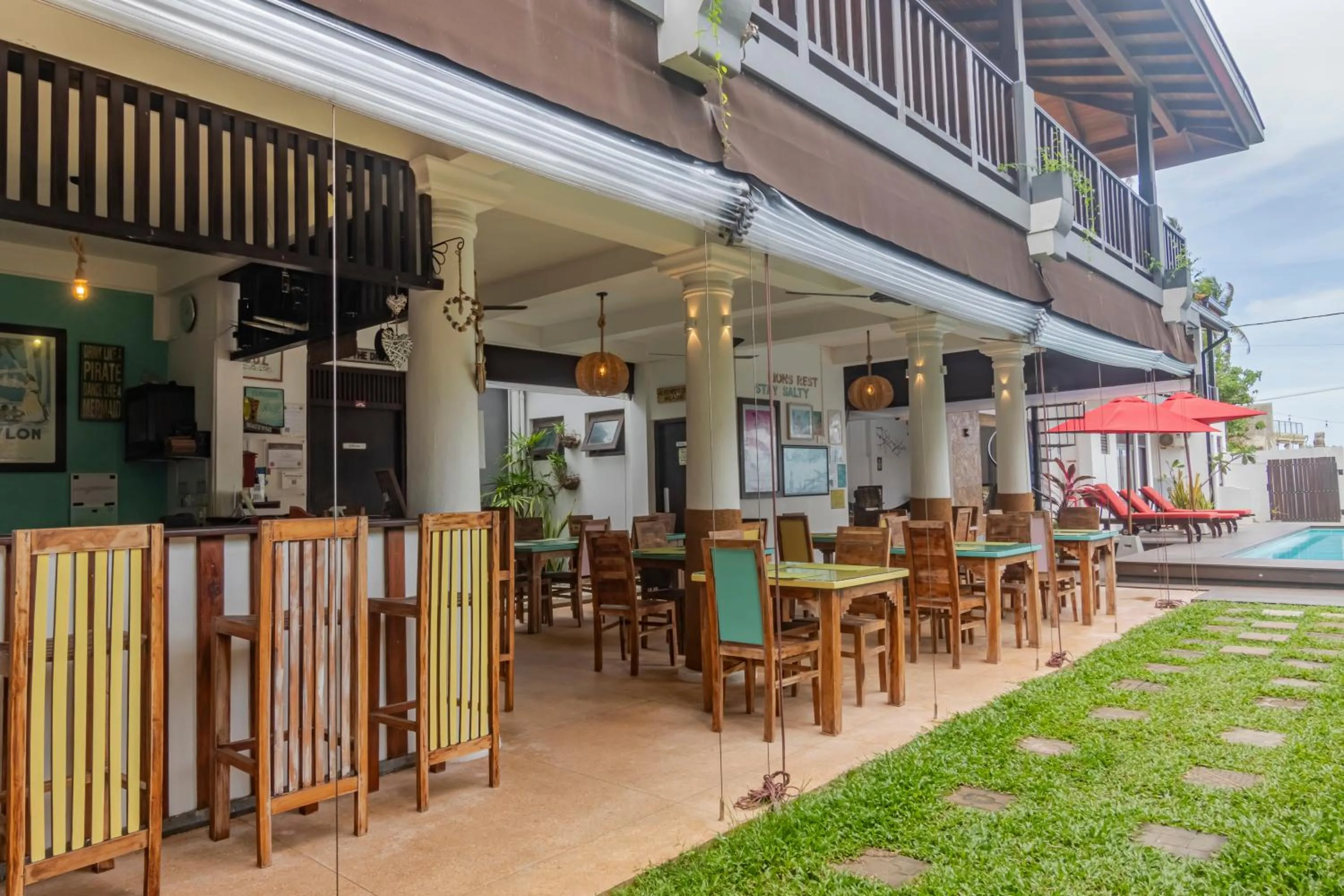 Restaurant/places to eat in Lion's Rest