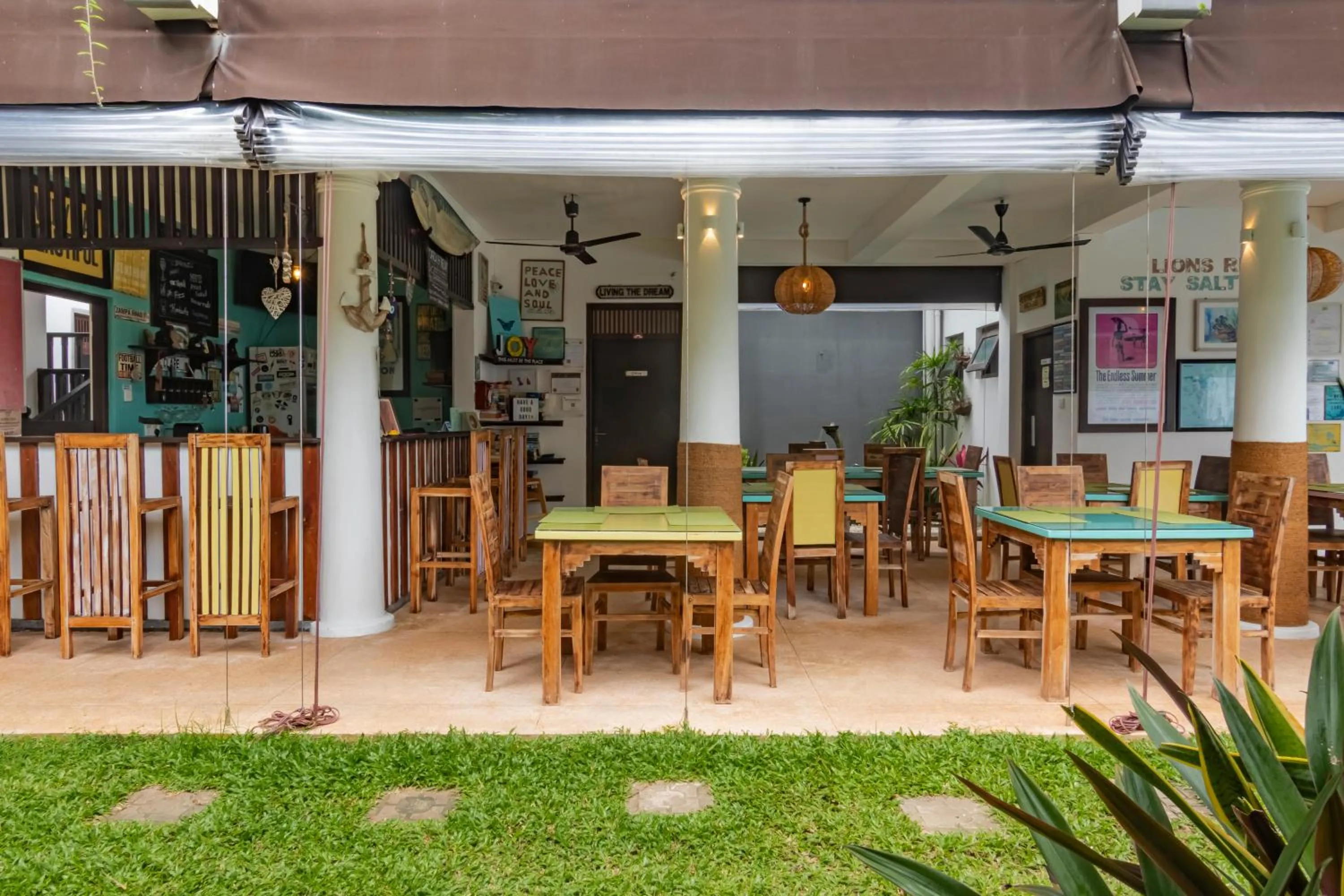 Restaurant/places to eat in Lion's Rest